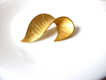 Vintage Gold Toned Curved Brooch Pin 121920
