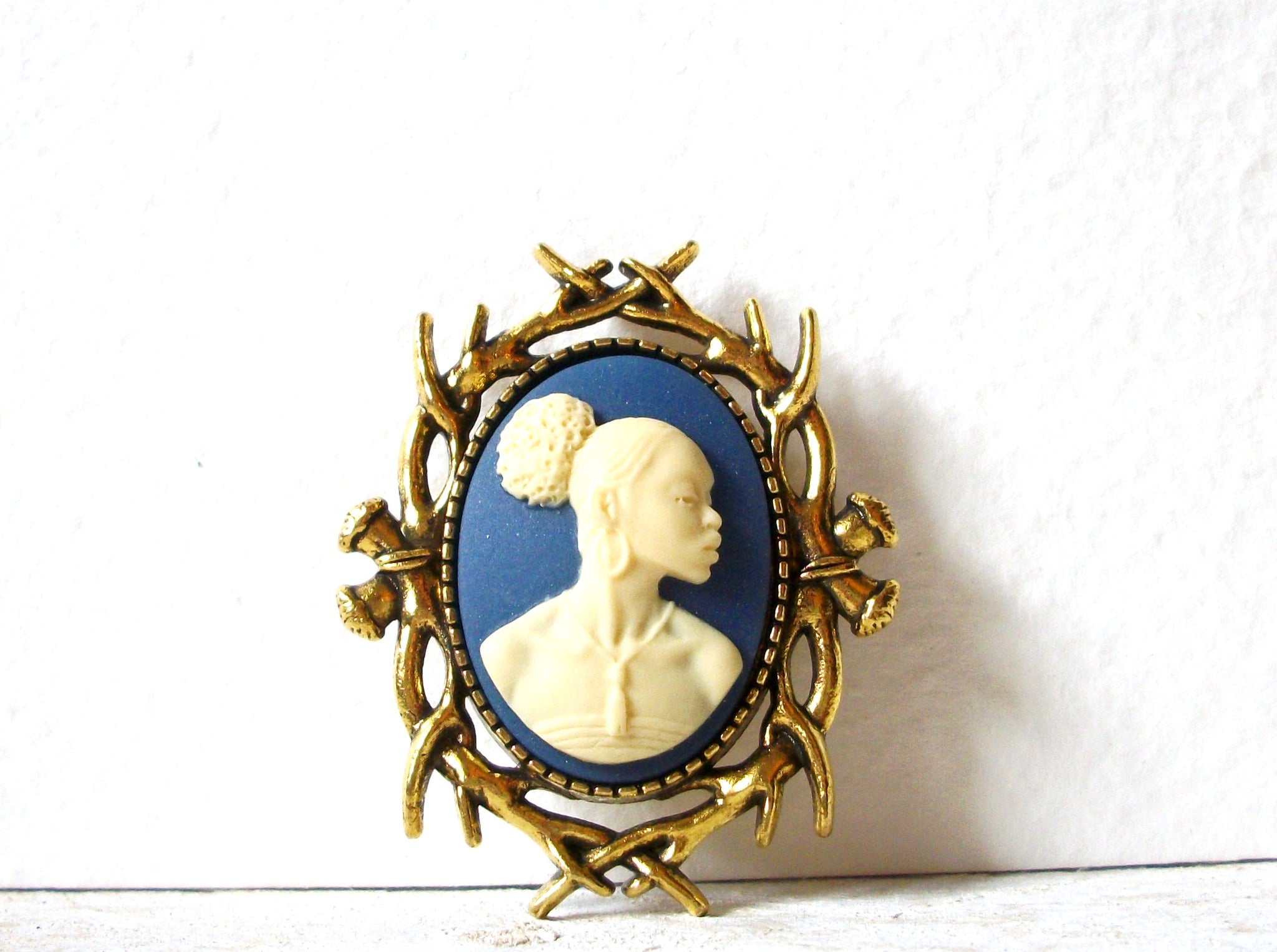 Hand Made Queen Brooch 62020