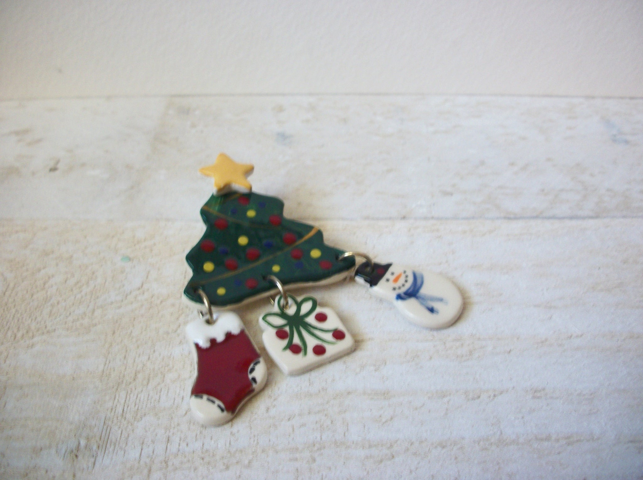 Vintage Glazed Ceramic Christmas Brooch 62620