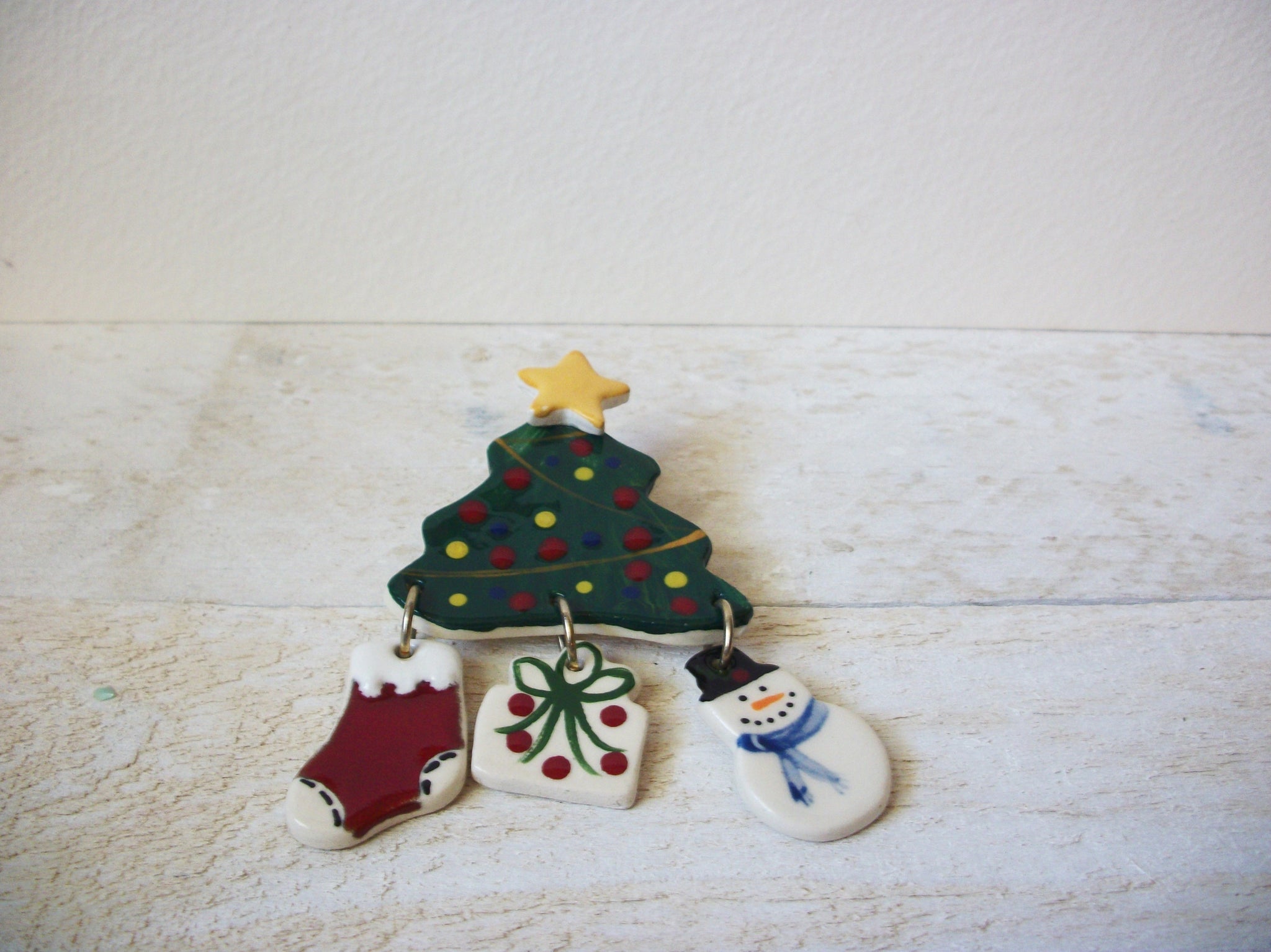 Vintage Glazed Ceramic Christmas Brooch 62620