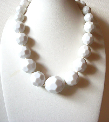 Retro White Hand Molded Necklace 62420