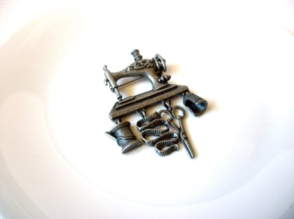 Vintage DANCRAFT Sewing Machine Seamstress Brooch Pin 121320