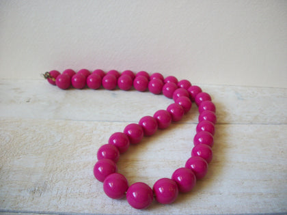 Retro 1980s Bright Pink Necklace 61320