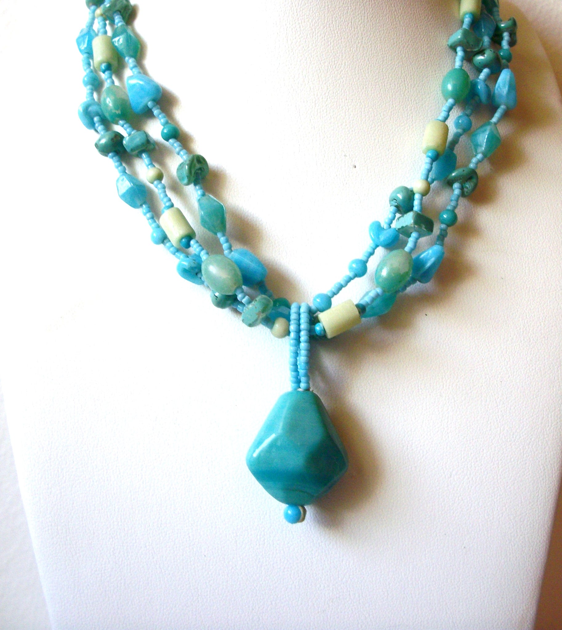 Retro Blue Glass Necklace 62520