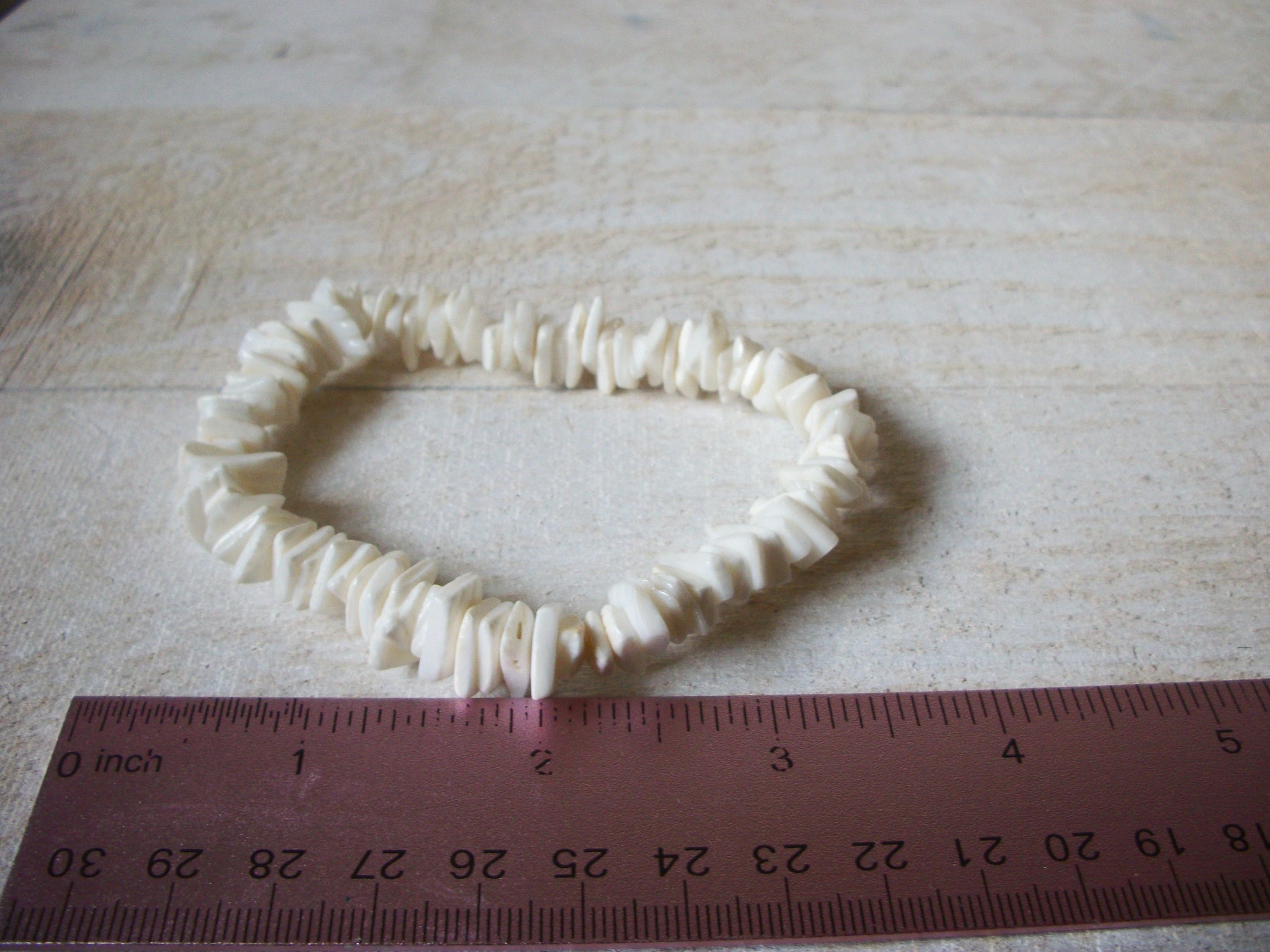 Large White PUKA Bracelet 62020