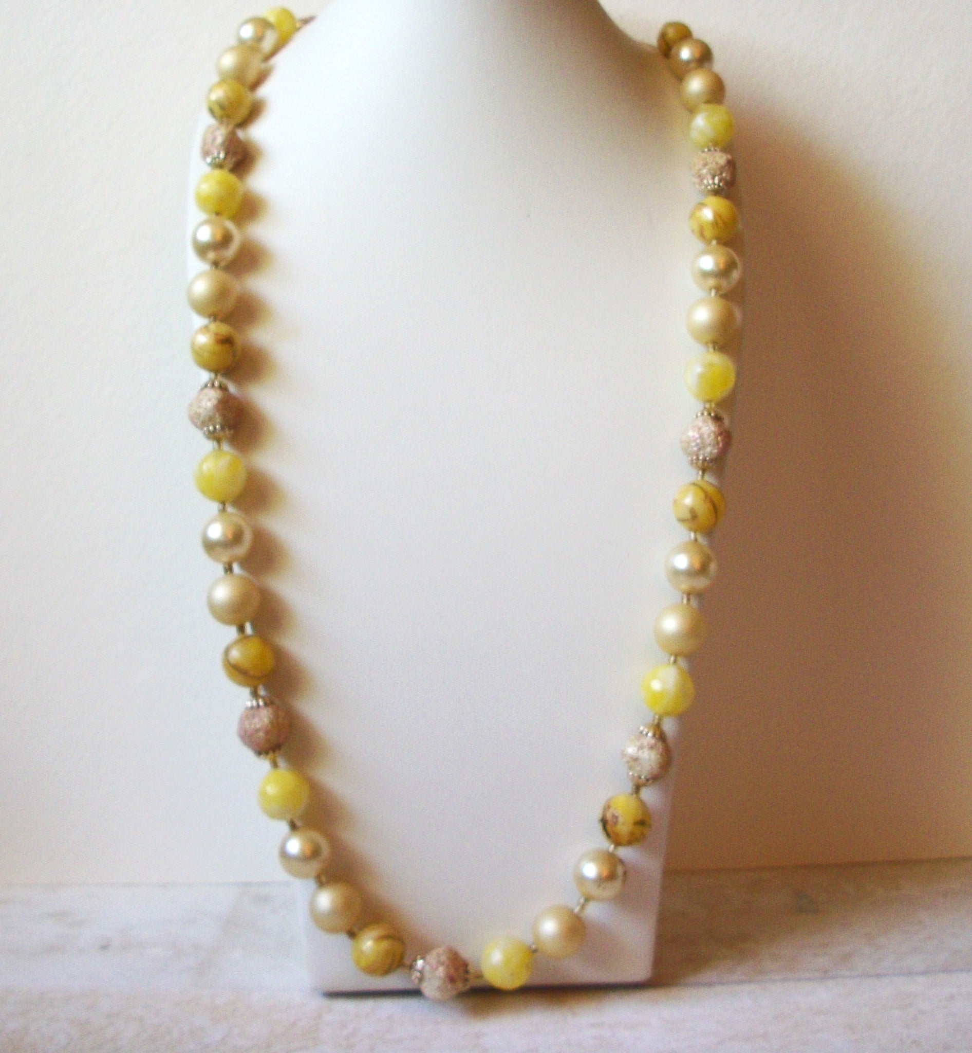 JAPAN Sugar Beads 1940s Necklace 60920