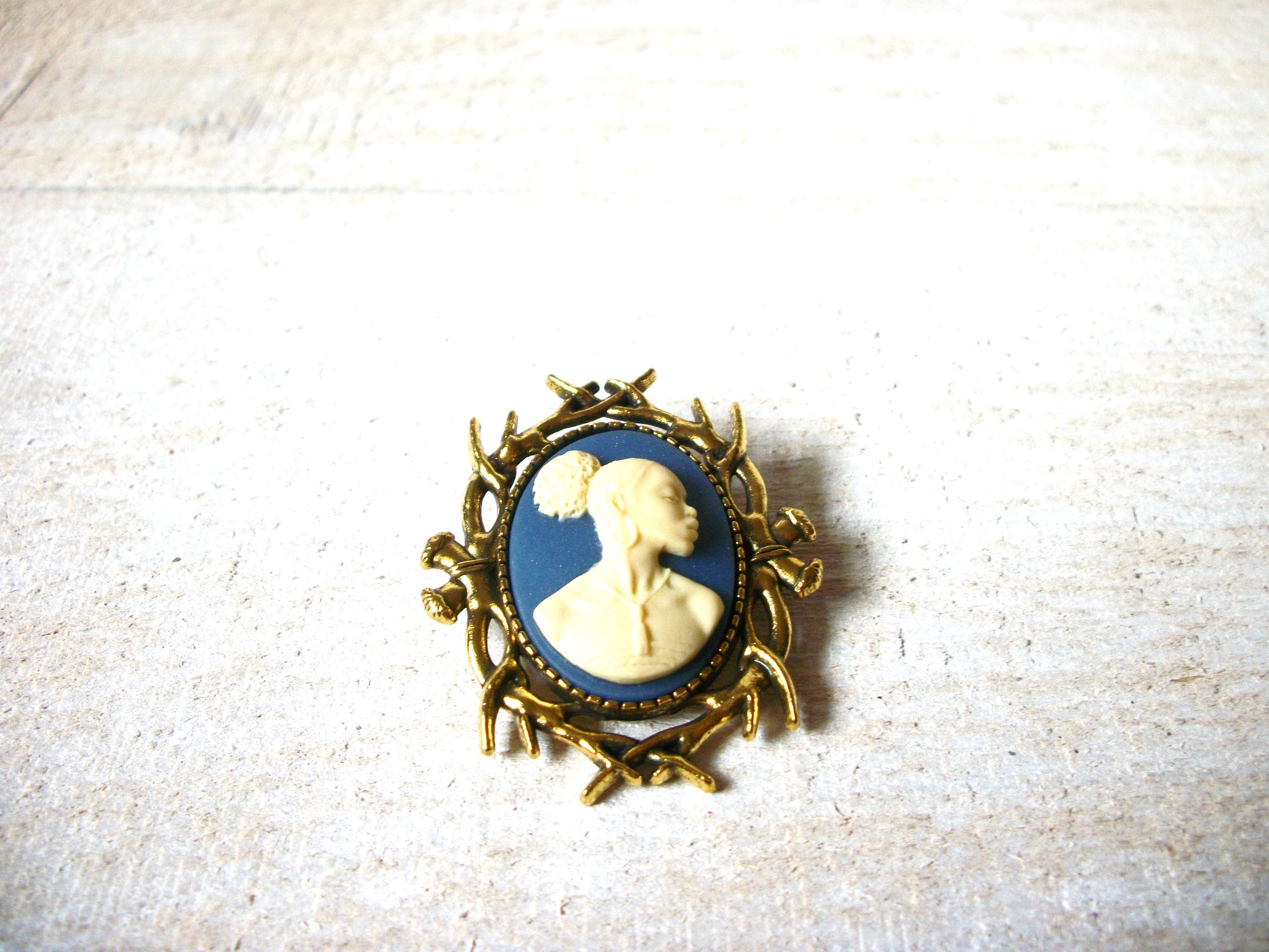 Hand Made Queen Brooch 62020