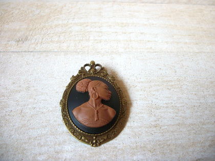 Hand Made Queen Pendant Brooch 62120