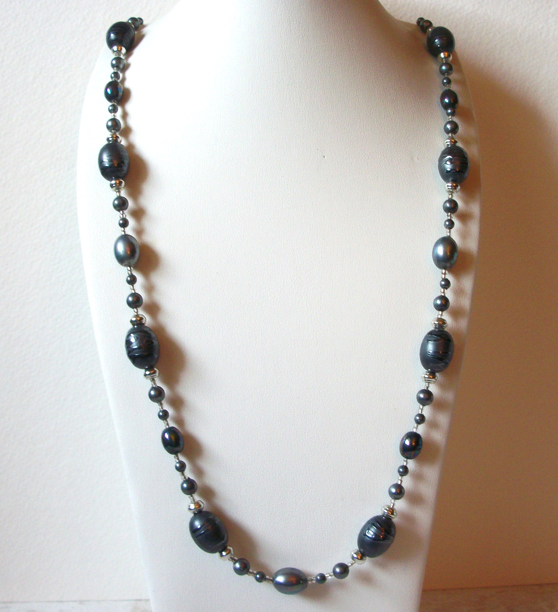 Retro Gray Silver Lucite Necklace 61120