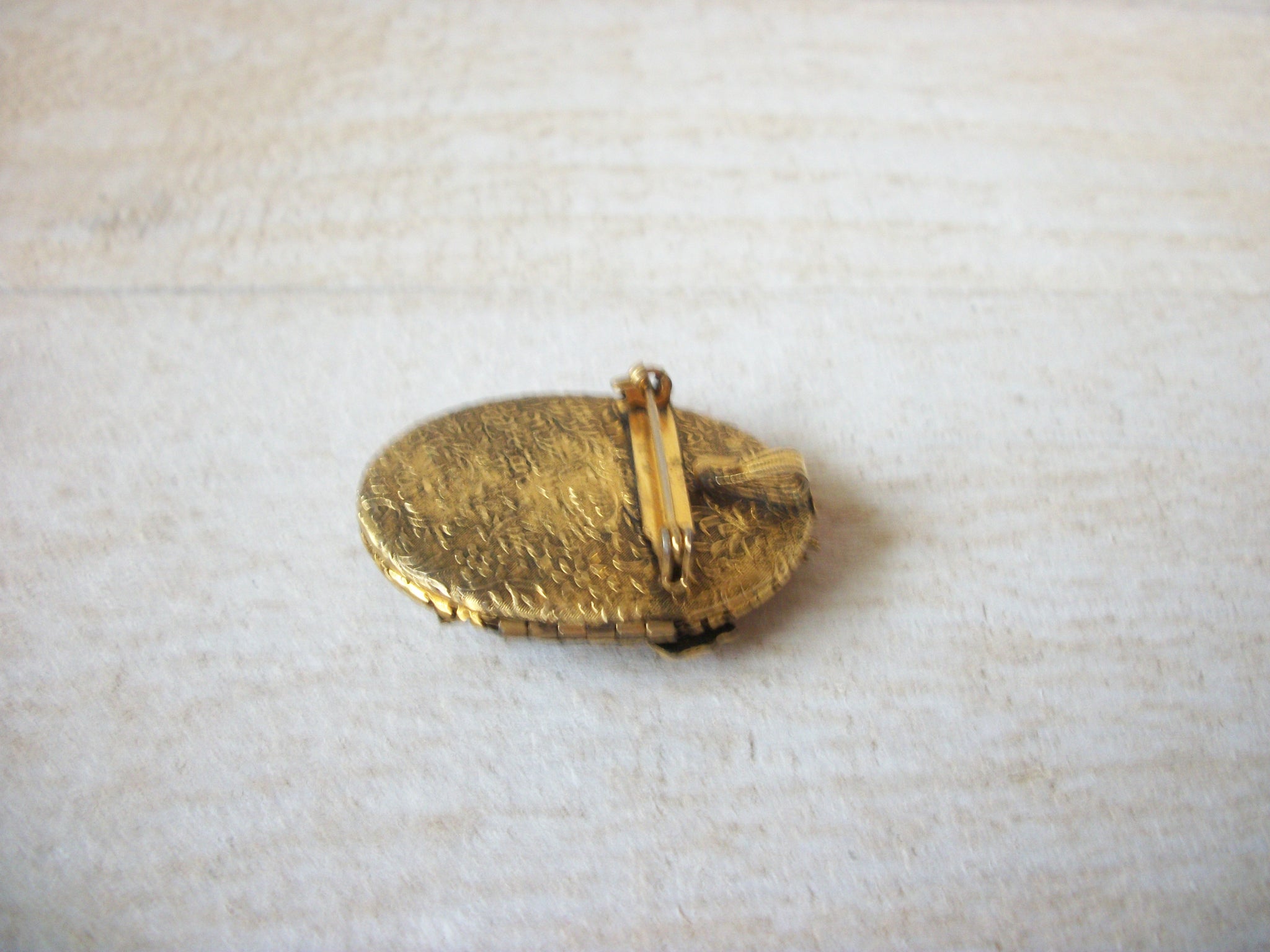 Vintage Black Gold Locket Brooch 70220