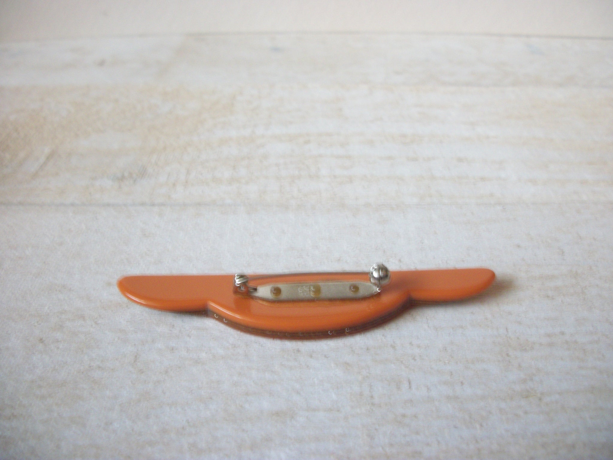 Modernist Vintage Lucite Brooch 70220