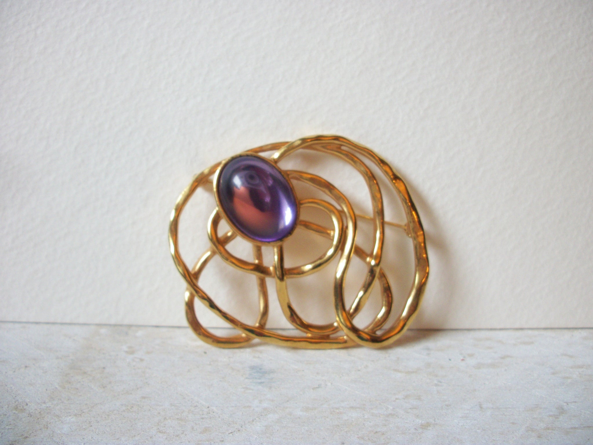 Retro Gold Toned Lilac Purple Brooch 70220