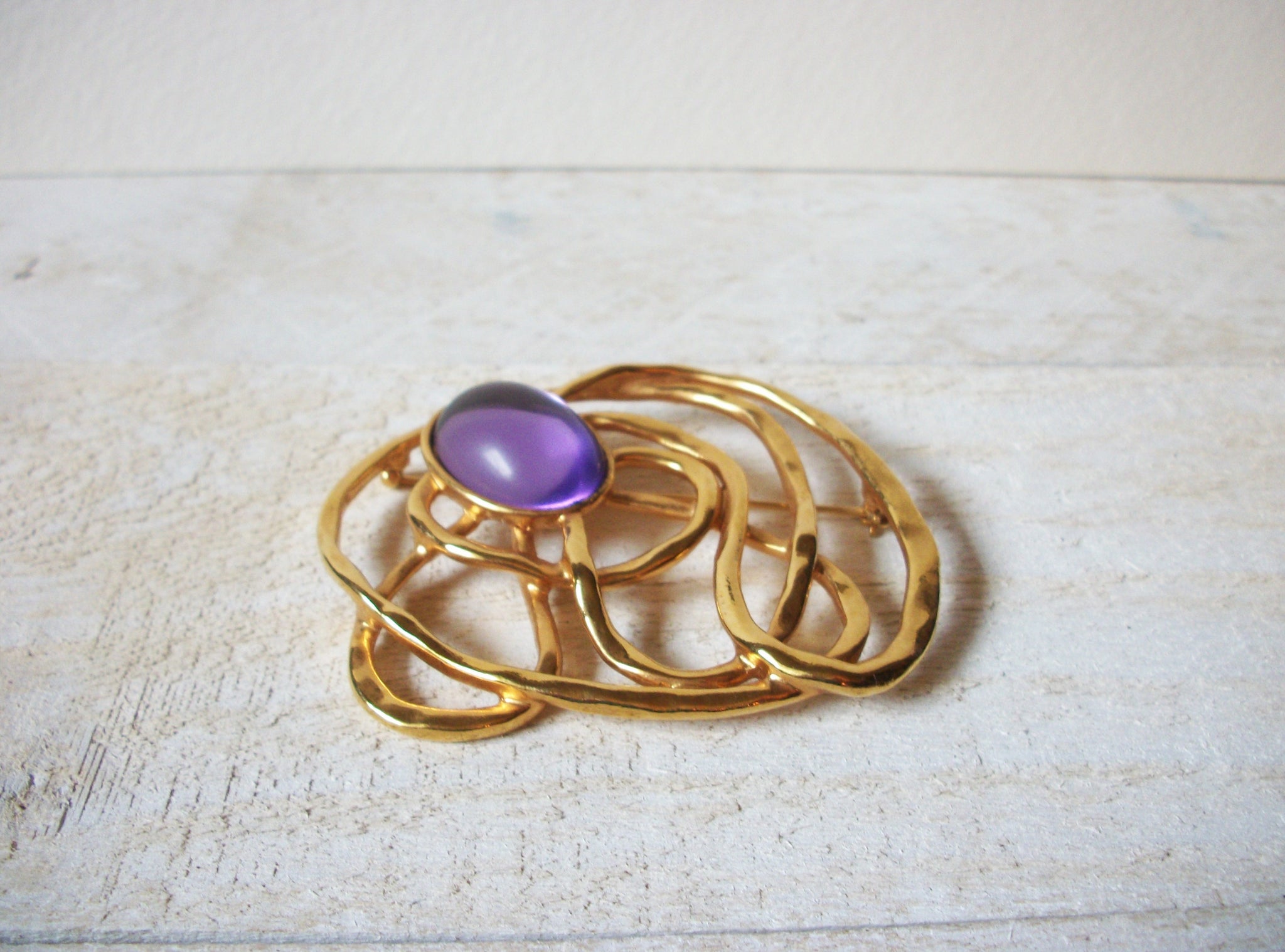 Retro Gold Toned Lilac Purple Brooch 70220