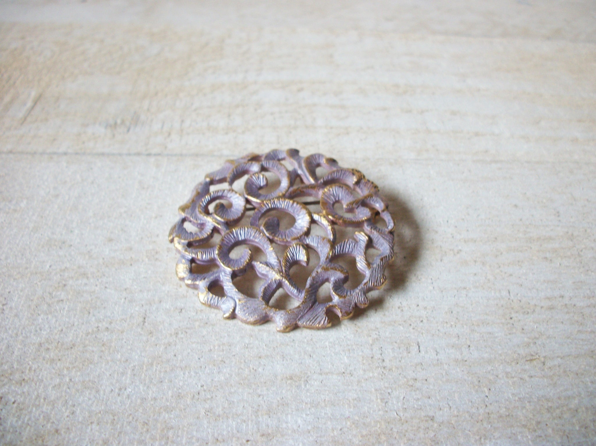 LISA Stamped Intertwining Lilac Gold Brooch 70220