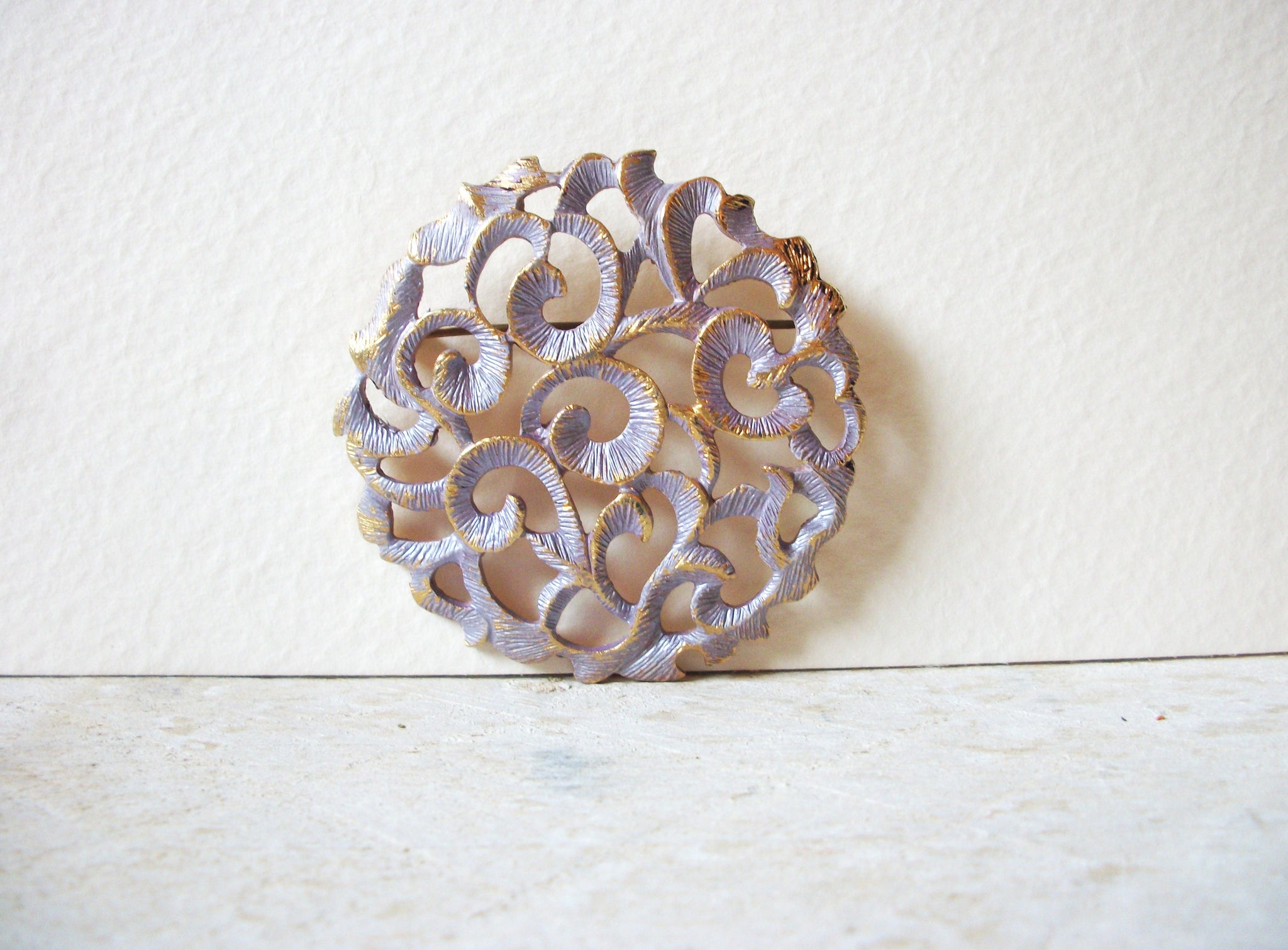 LISA Stamped Intertwining Lilac Gold Brooch 70220