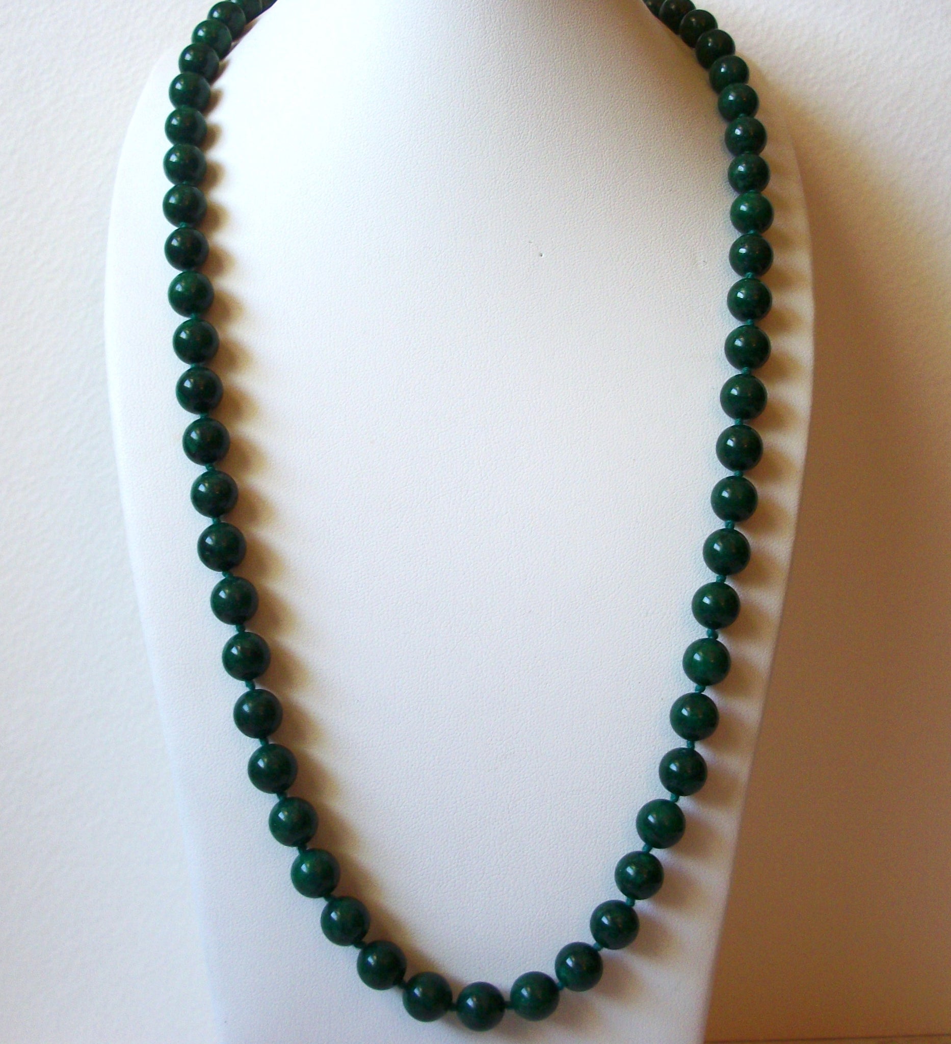 Vintage Green Glass Necklace 71218D