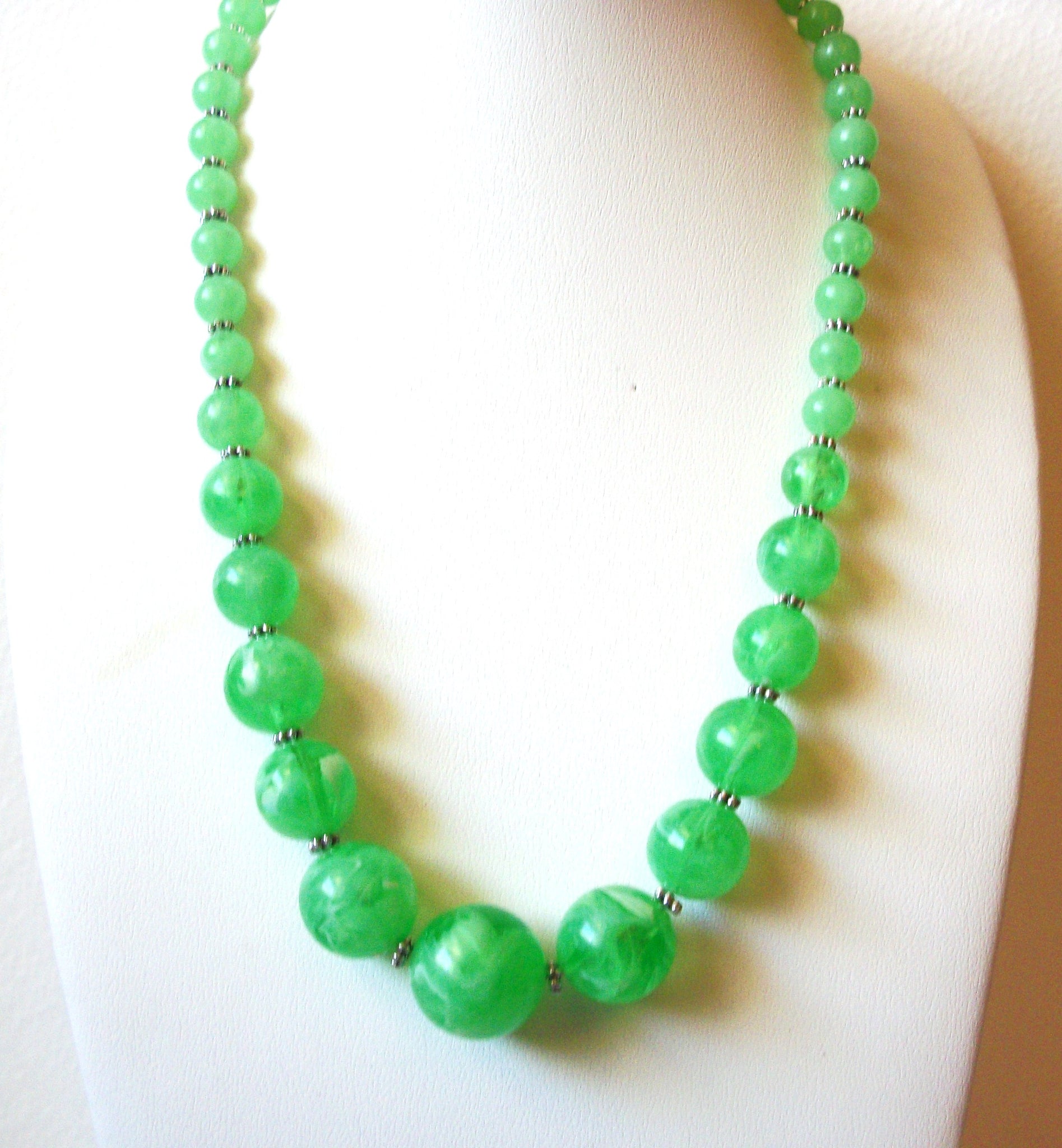 Vintage Green Silver Toned Bali Lucite Beads  Necklace 71218D