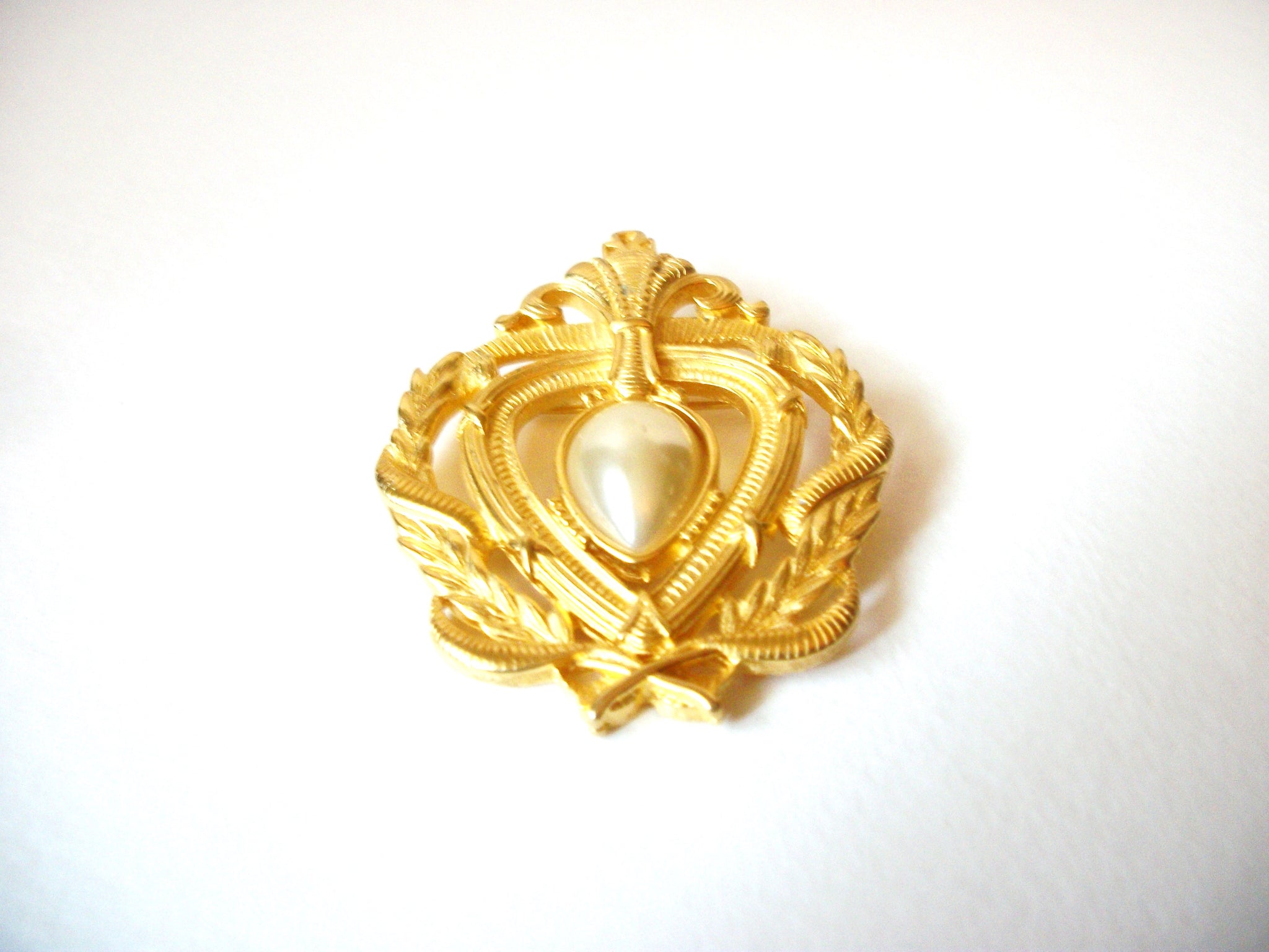 PAQUETTE Stamped Gold Tone Royal Faux Pearl Pin 71218T