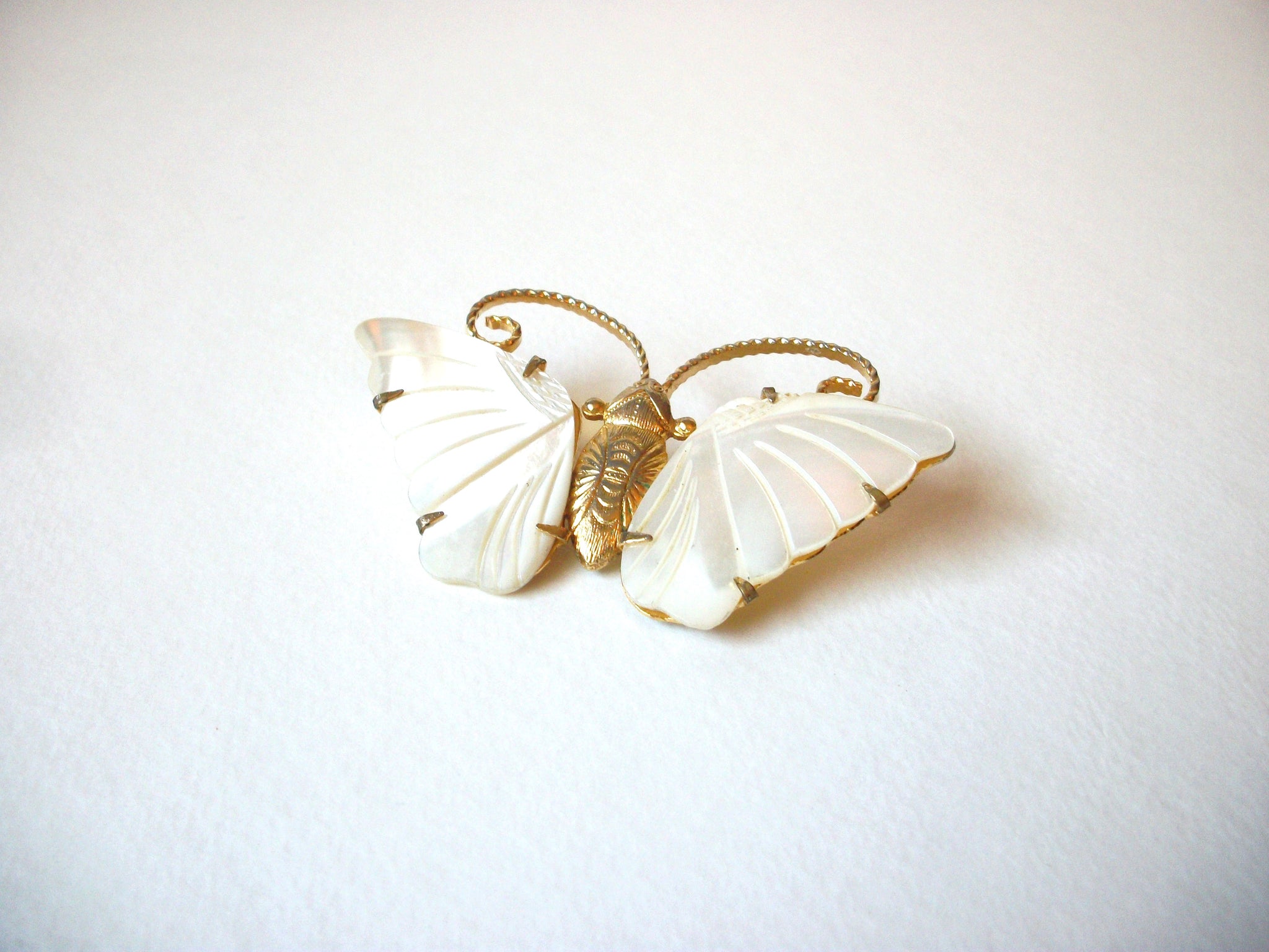 Vintage Mother Of Pearls Wings Larger Butterfly Pin 71218T