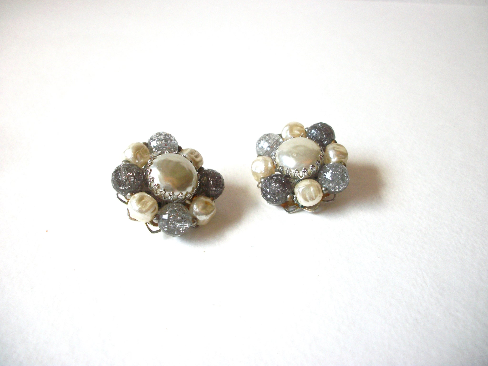 Vintage 1950s Gray Glass Pearl Cluster Earrings 70820