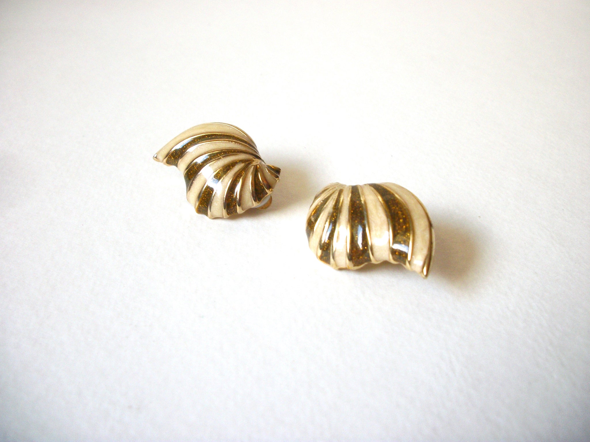 Vintage 1960s Gold Glitter Olive Earrings 70820