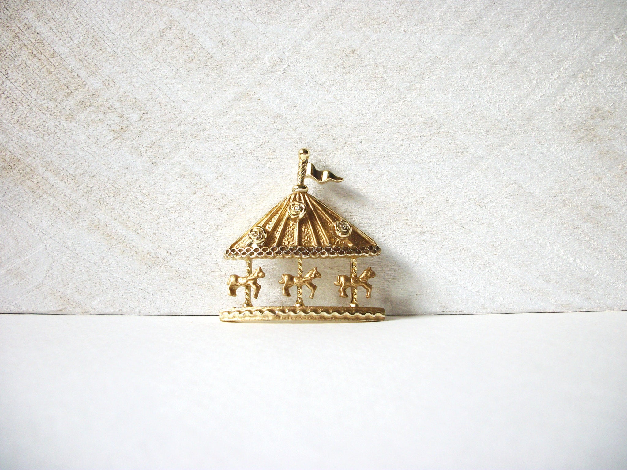 Vintage Carousel Brooch 70920