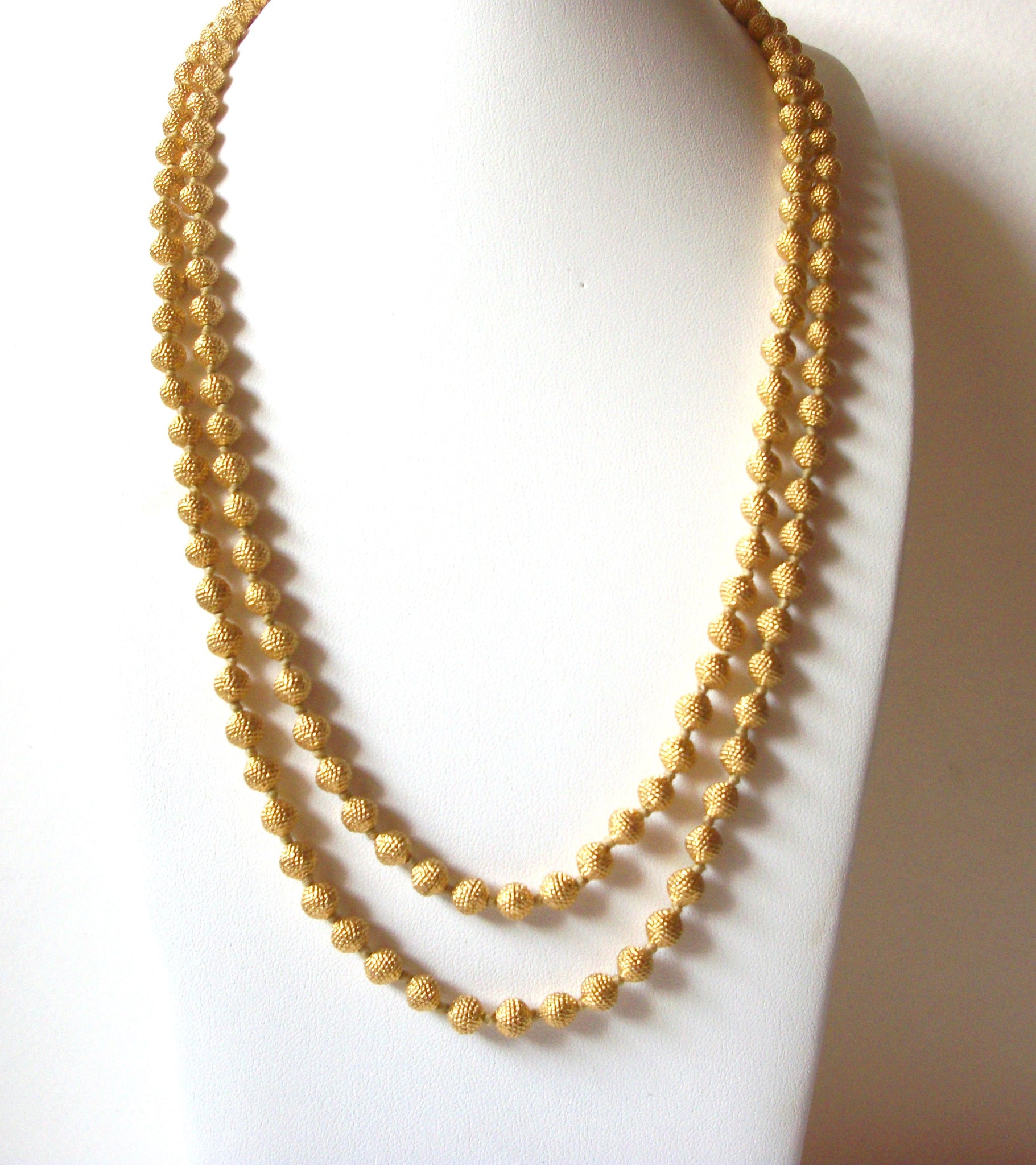 Vintage Heavier Gold Toned Necklace 71120