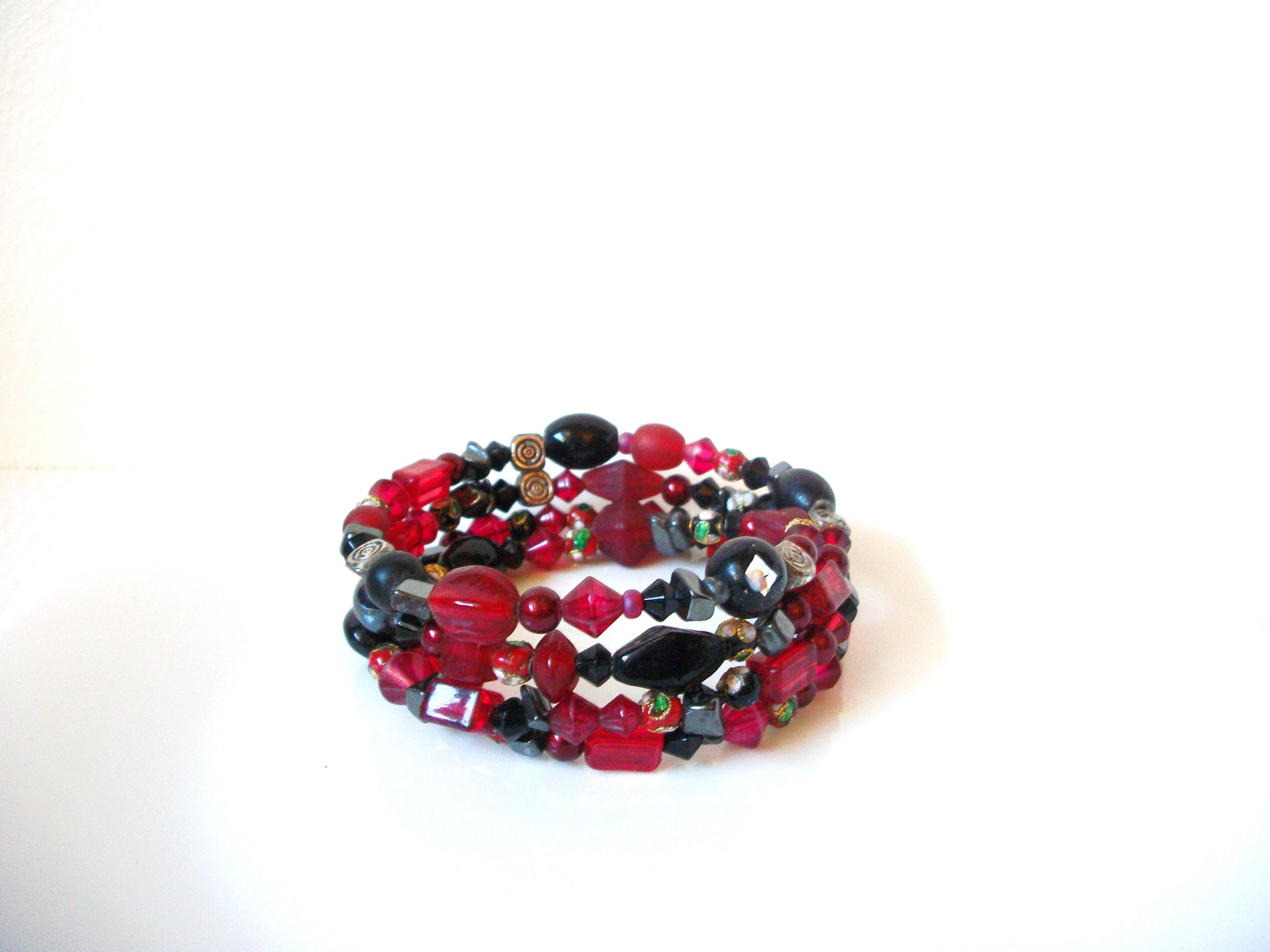 Vintage Red Black Glass Beads Bracelet 101120