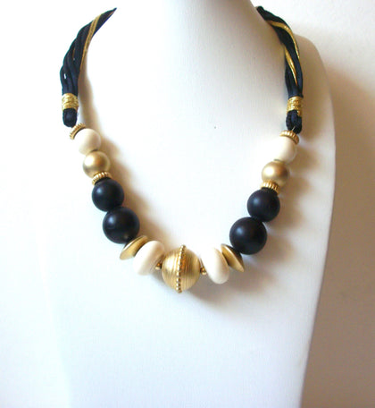 Vintage CASUAL CORNER Necklace 71220