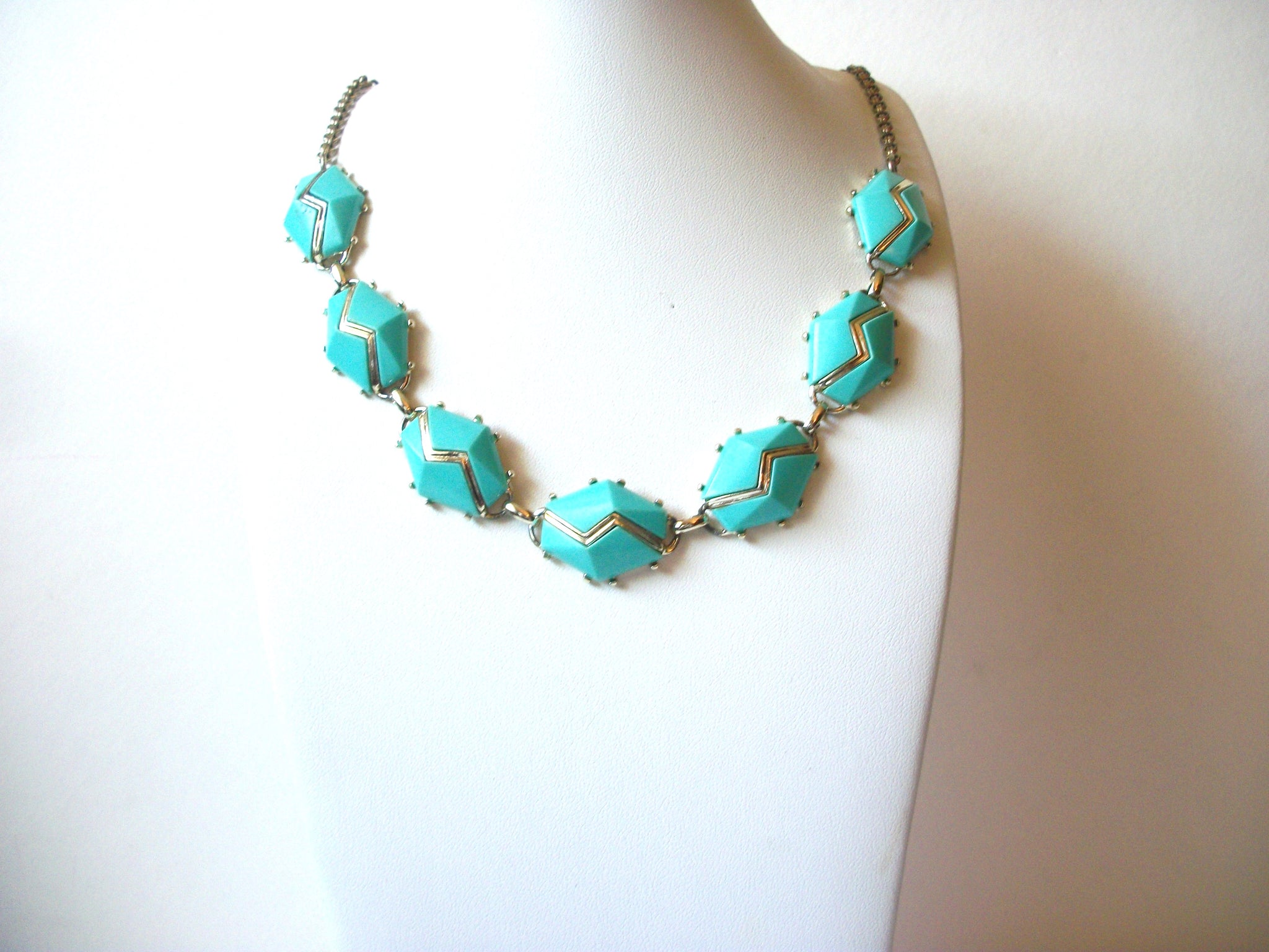 Vintage Thermoset Turquoise Necklace 71220