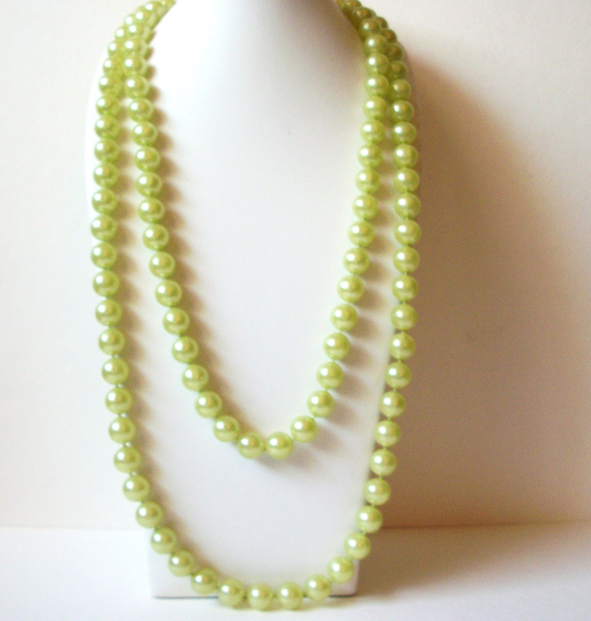 Vintage Lime Green Long Necklace 71220