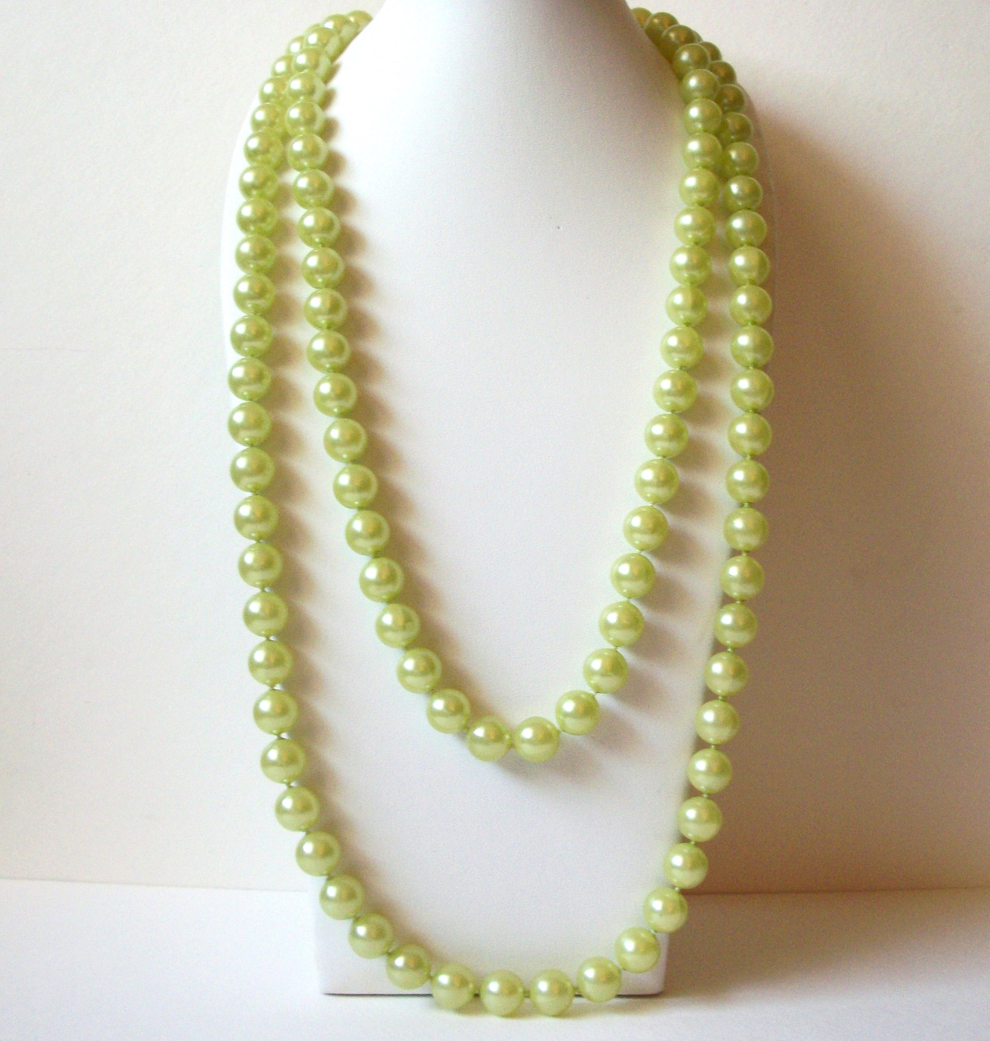 Vintage Lime Green Long Necklace 71220