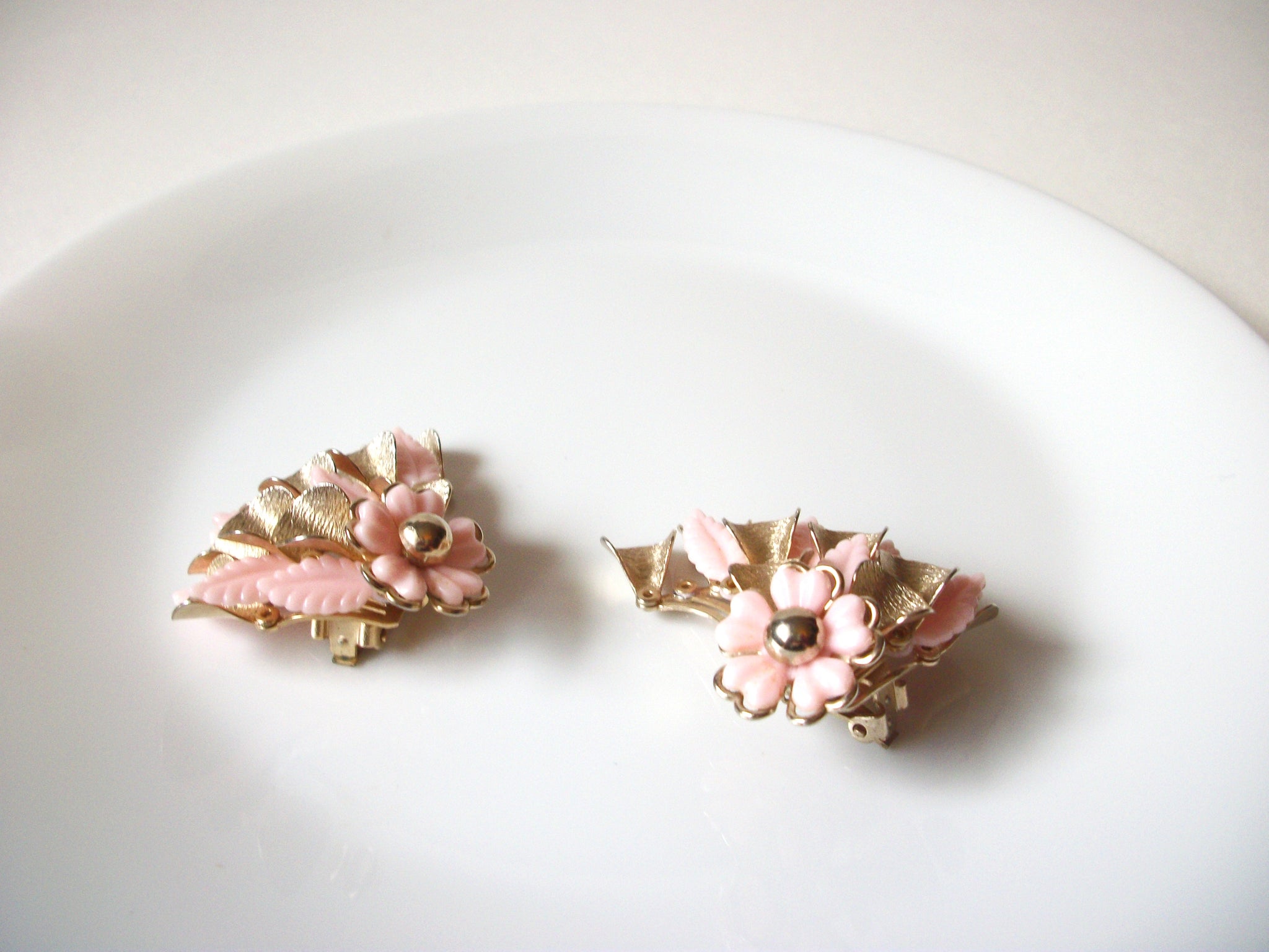 Vintage 1950s Pink Gold Floral Earrings 71320