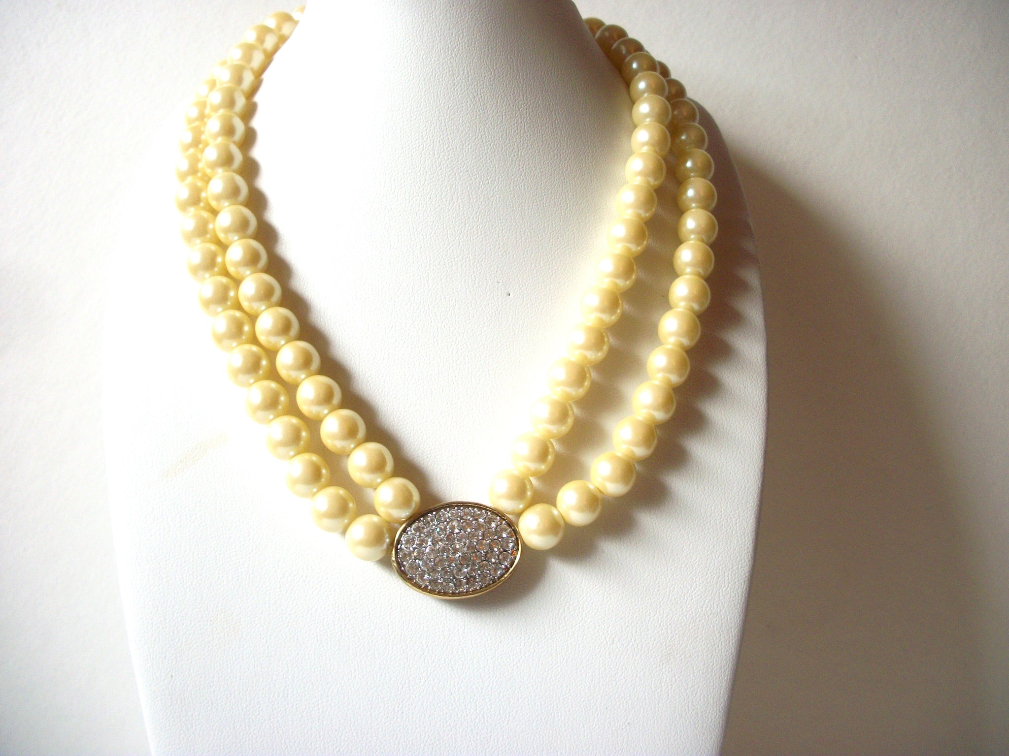 AVON Glass Pearl Necklace 71320