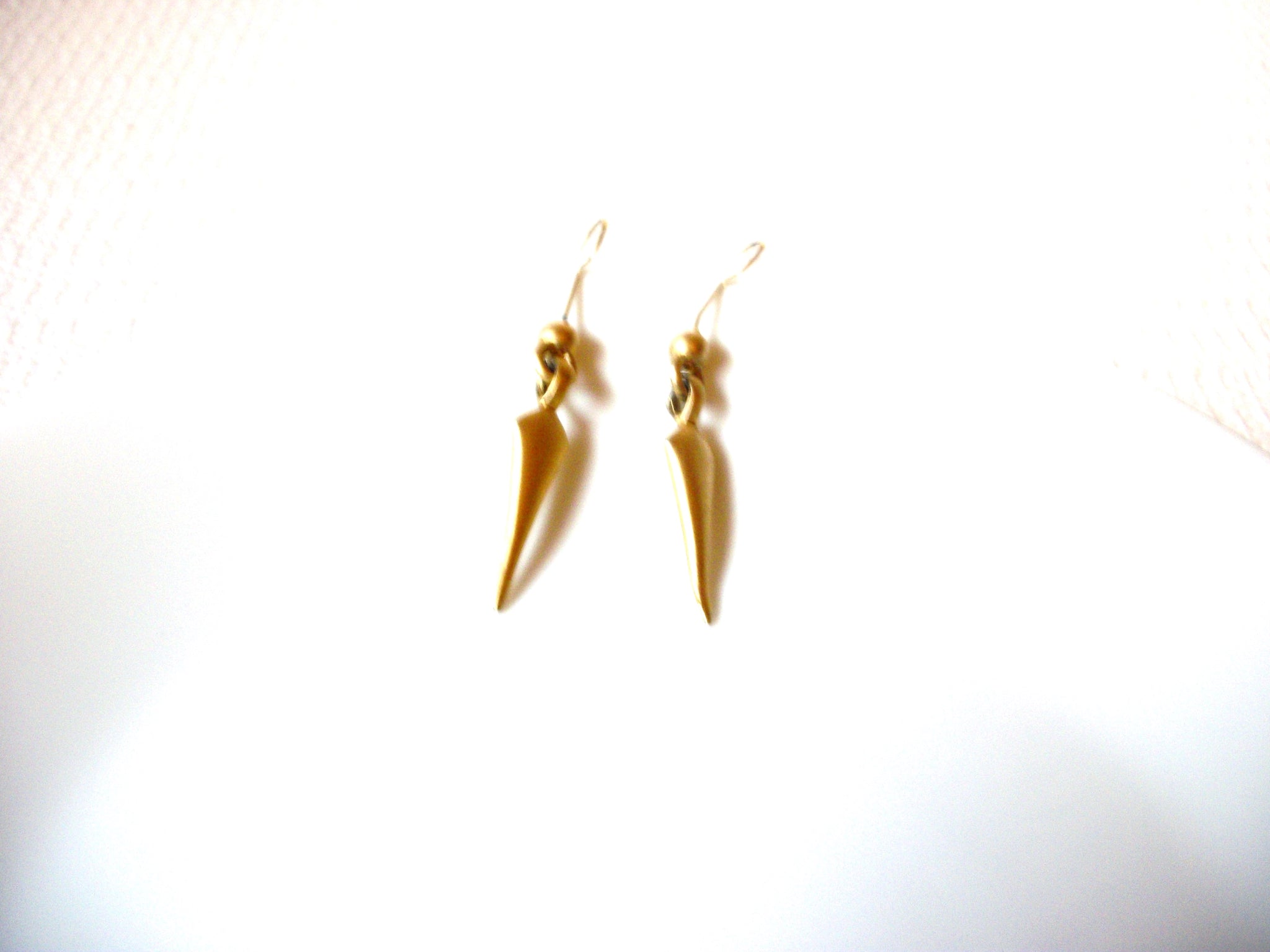 Vintage Matte Gold Toned Dangle Spear Earrings 101620