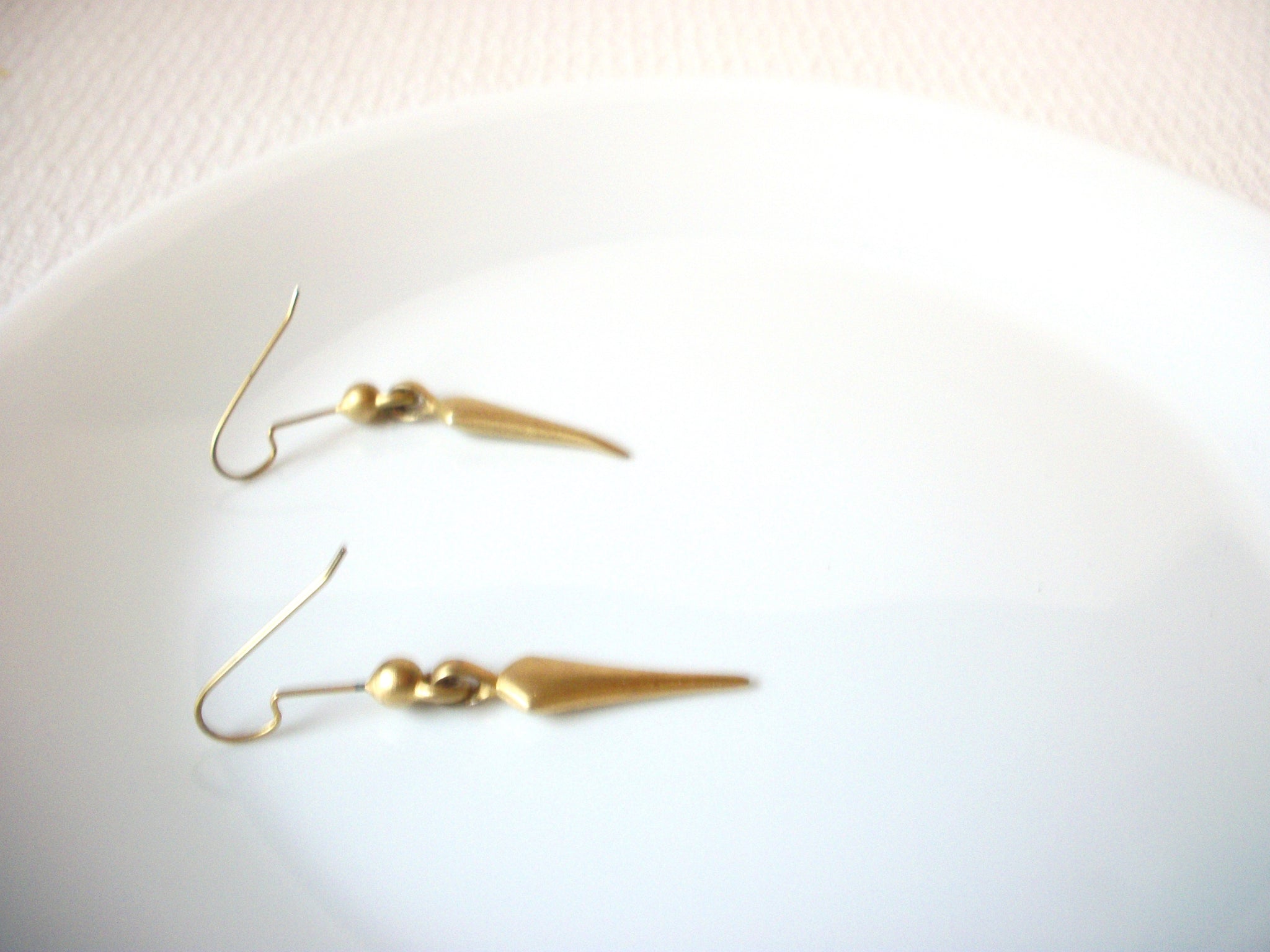Vintage Matte Gold Toned Dangle Spear Earrings 101620