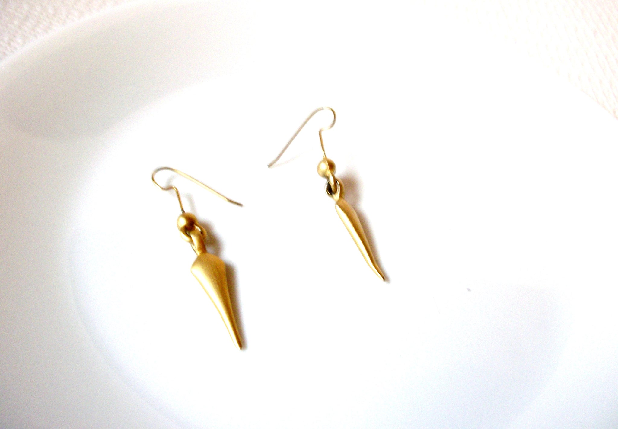 Vintage Matte Gold Toned Dangle Spear Earrings 101620