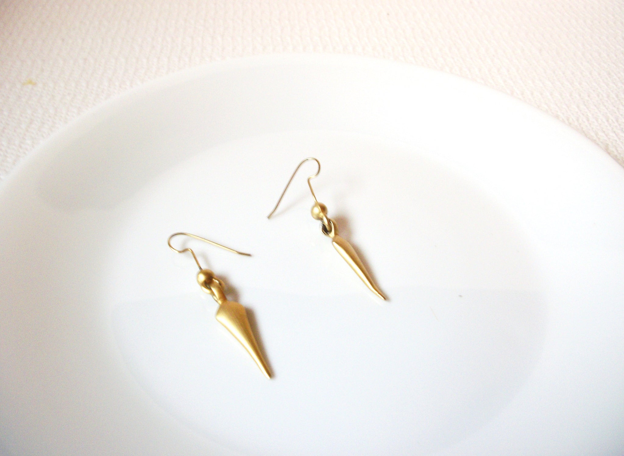 Vintage Matte Gold Toned Dangle Spear Earrings 101620