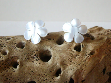 Vintage Mother Of Pearl Flower Earrings 71720