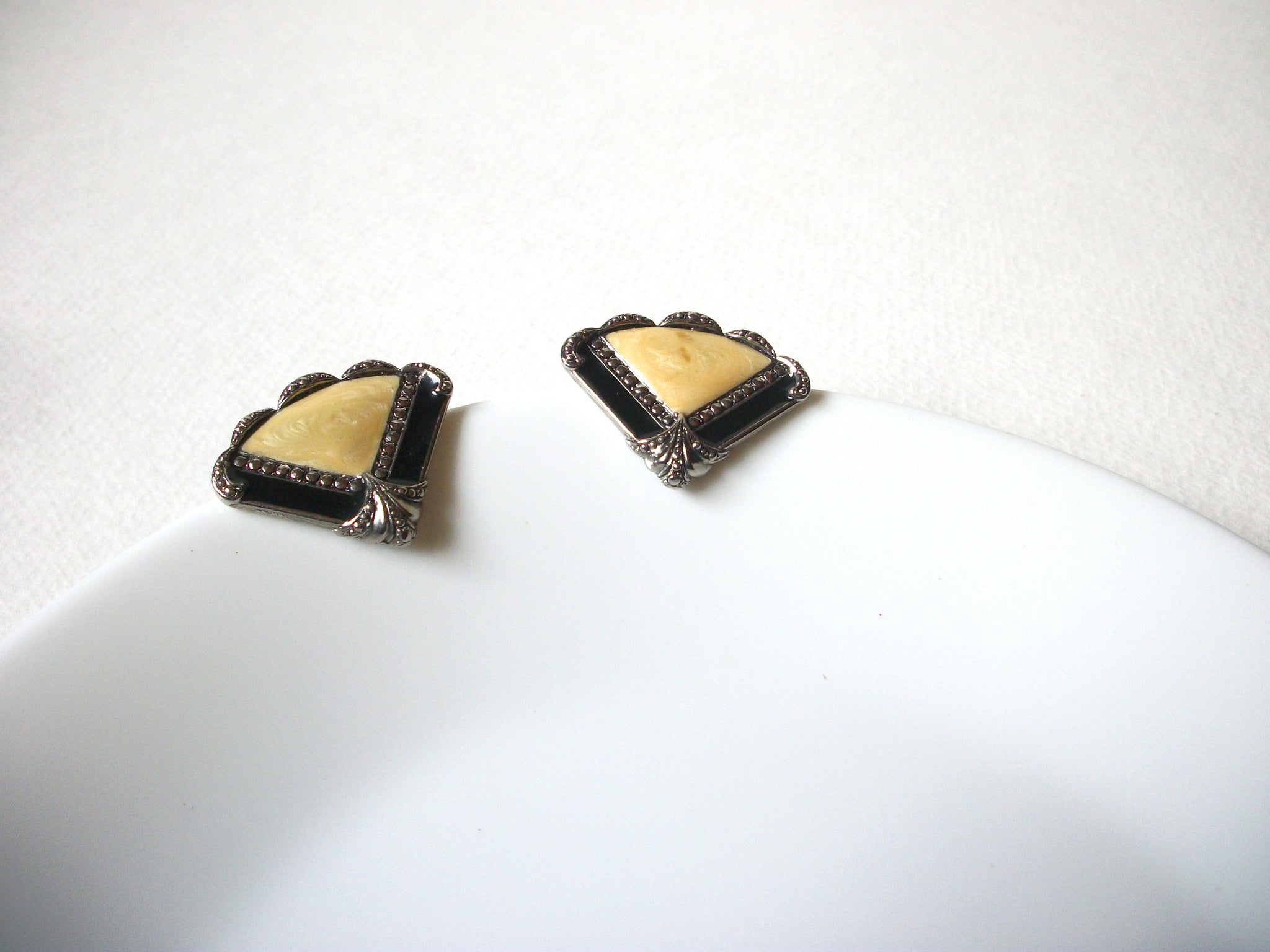 Vintage Black Gold Earrings 71720
