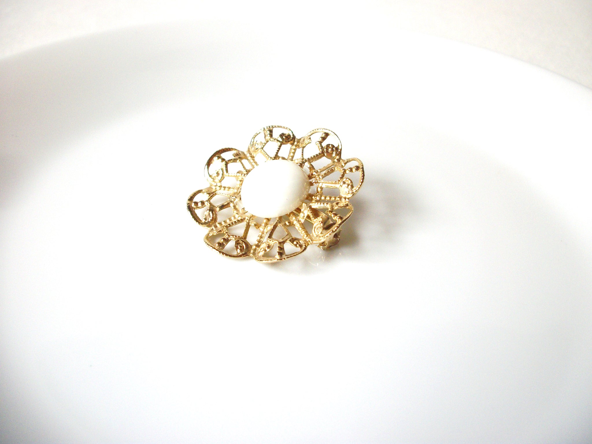 Victorian Gold Toned Brooch 7182