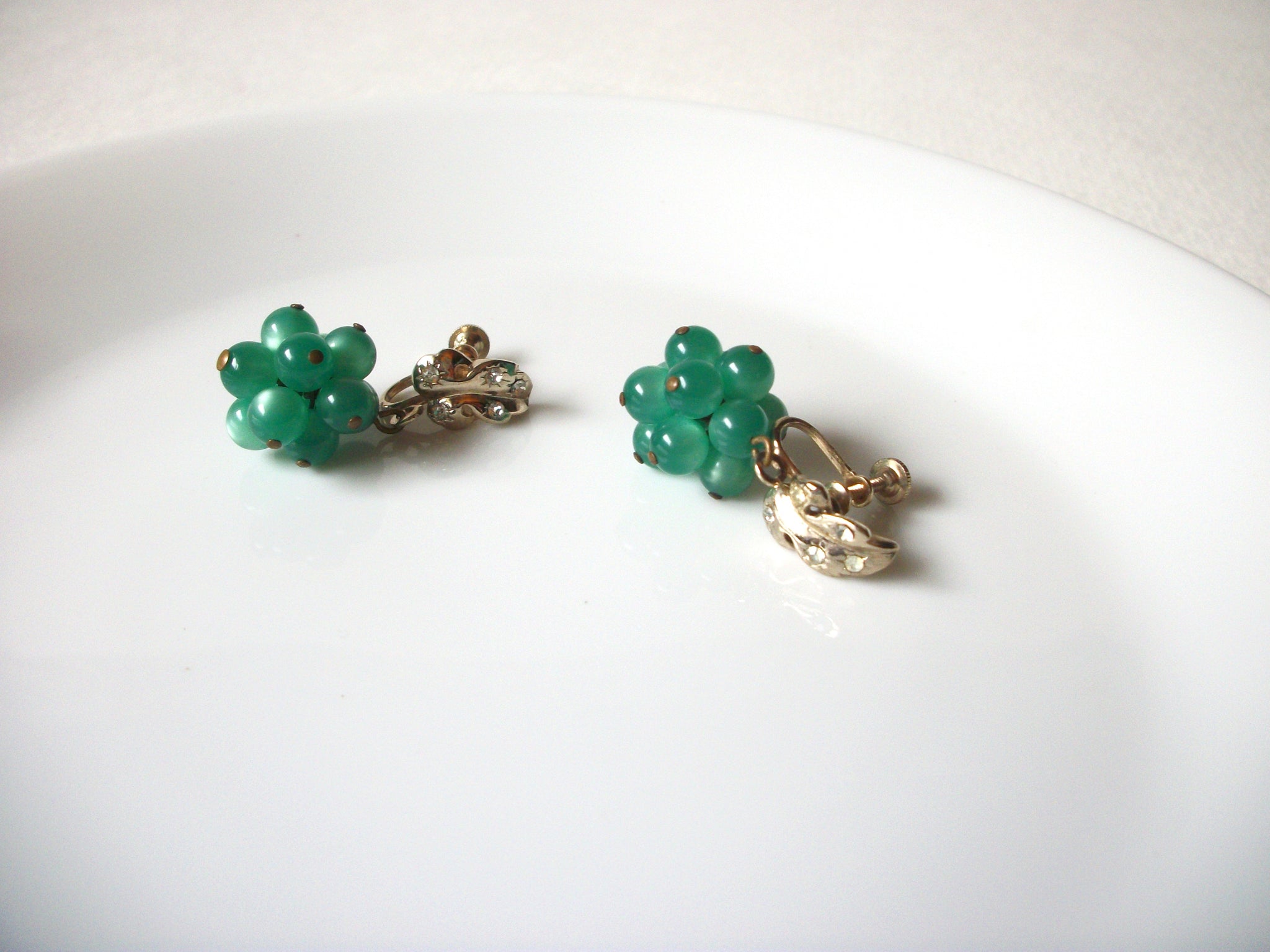 Vintage Turquoise Green Lucite Screw Back Earrings 71820