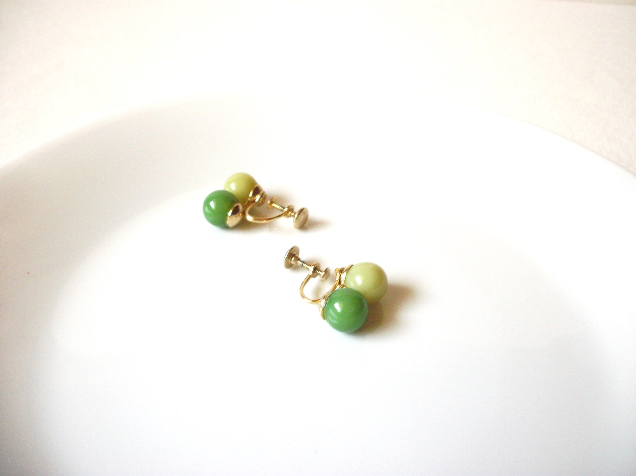 Vintage Green Lucite Screw Back Earrings 71820