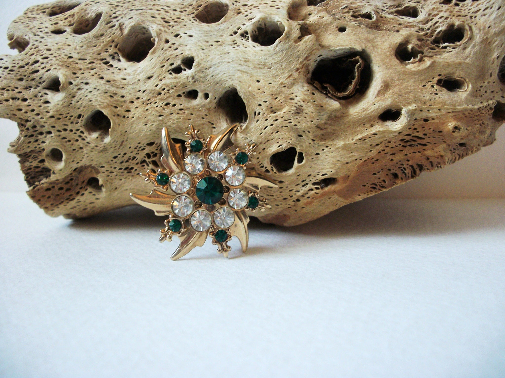 Vintage Emerald Green Brooch 72020