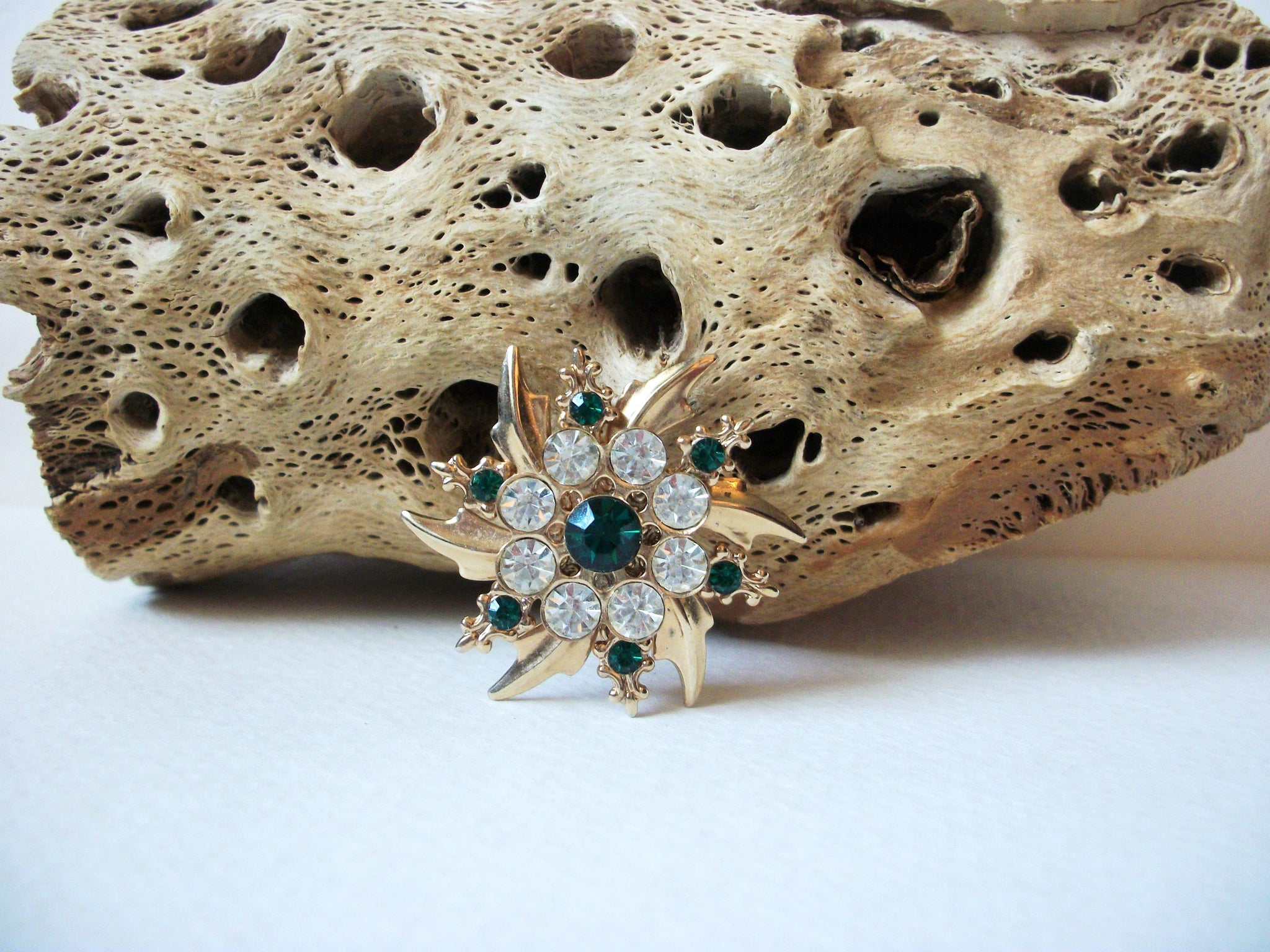 Vintage Emerald Green Brooch 72020