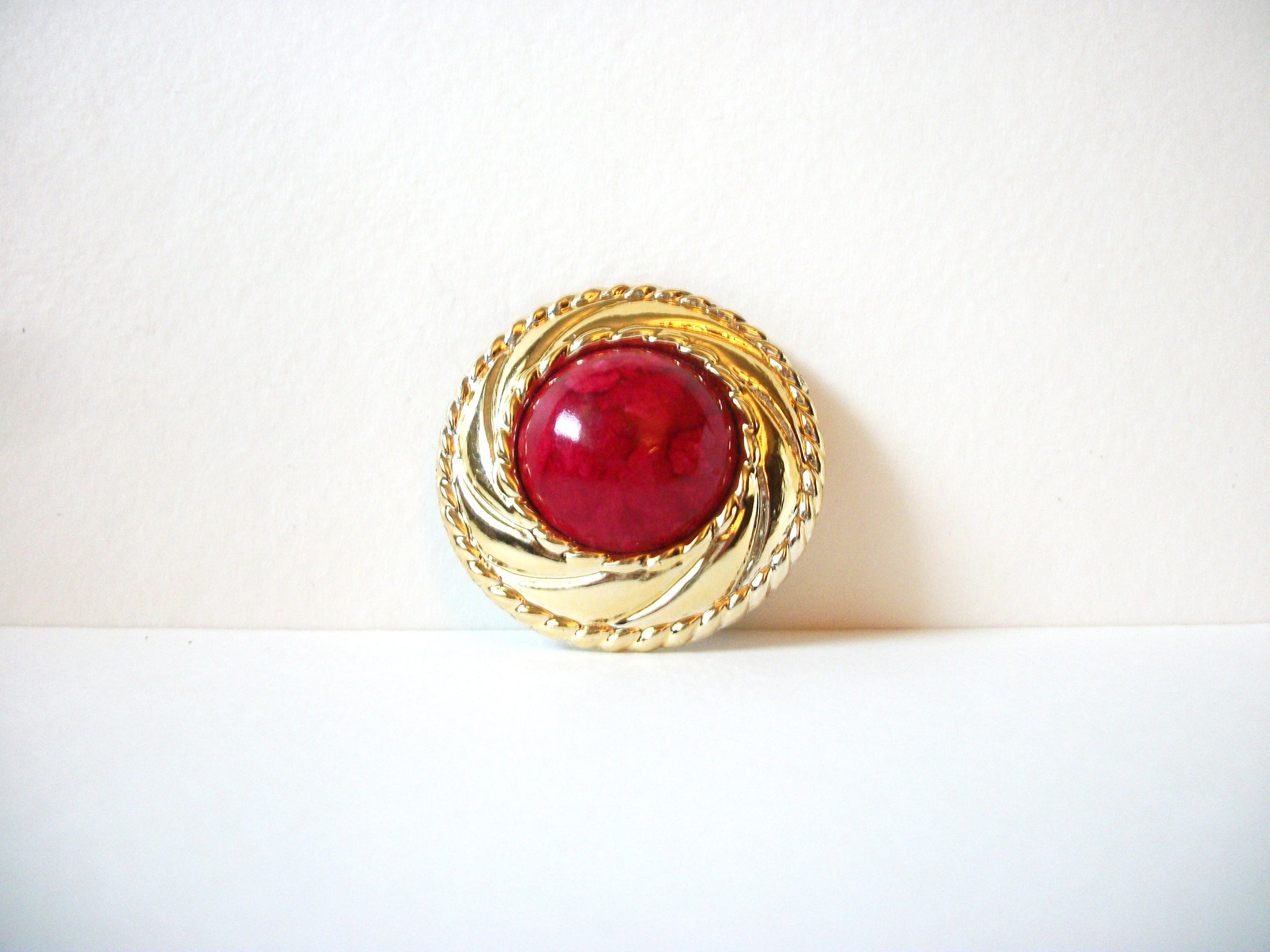 Vintage Gold Red Brooch 72020