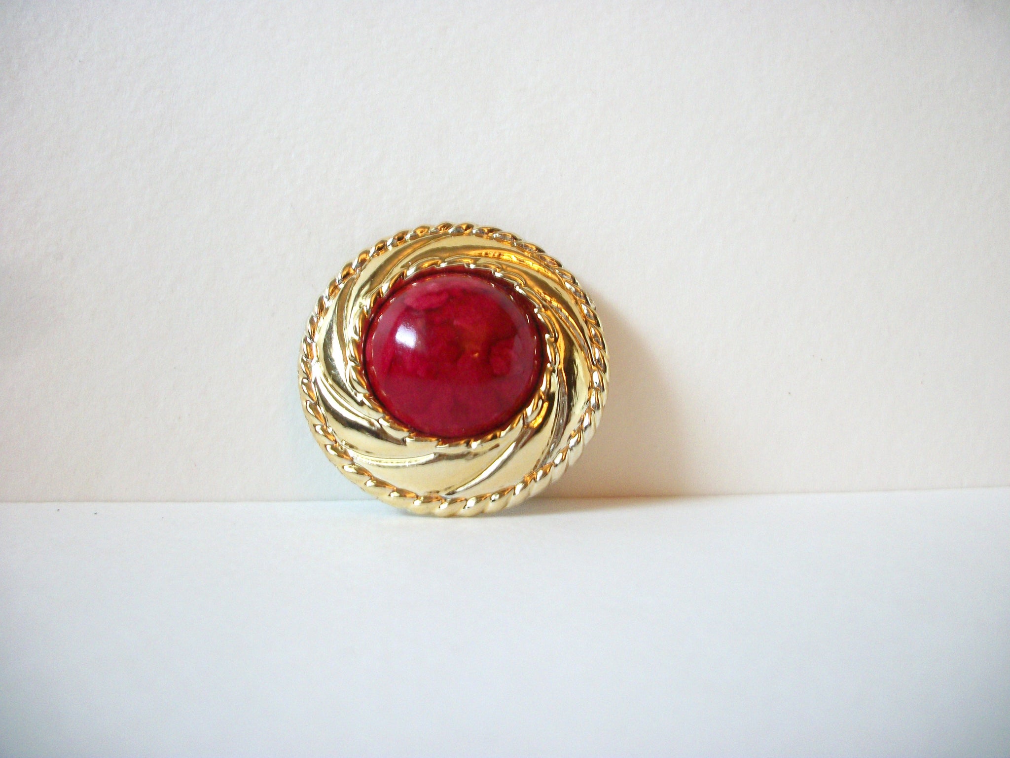 Vintage Gold Red Brooch 72020