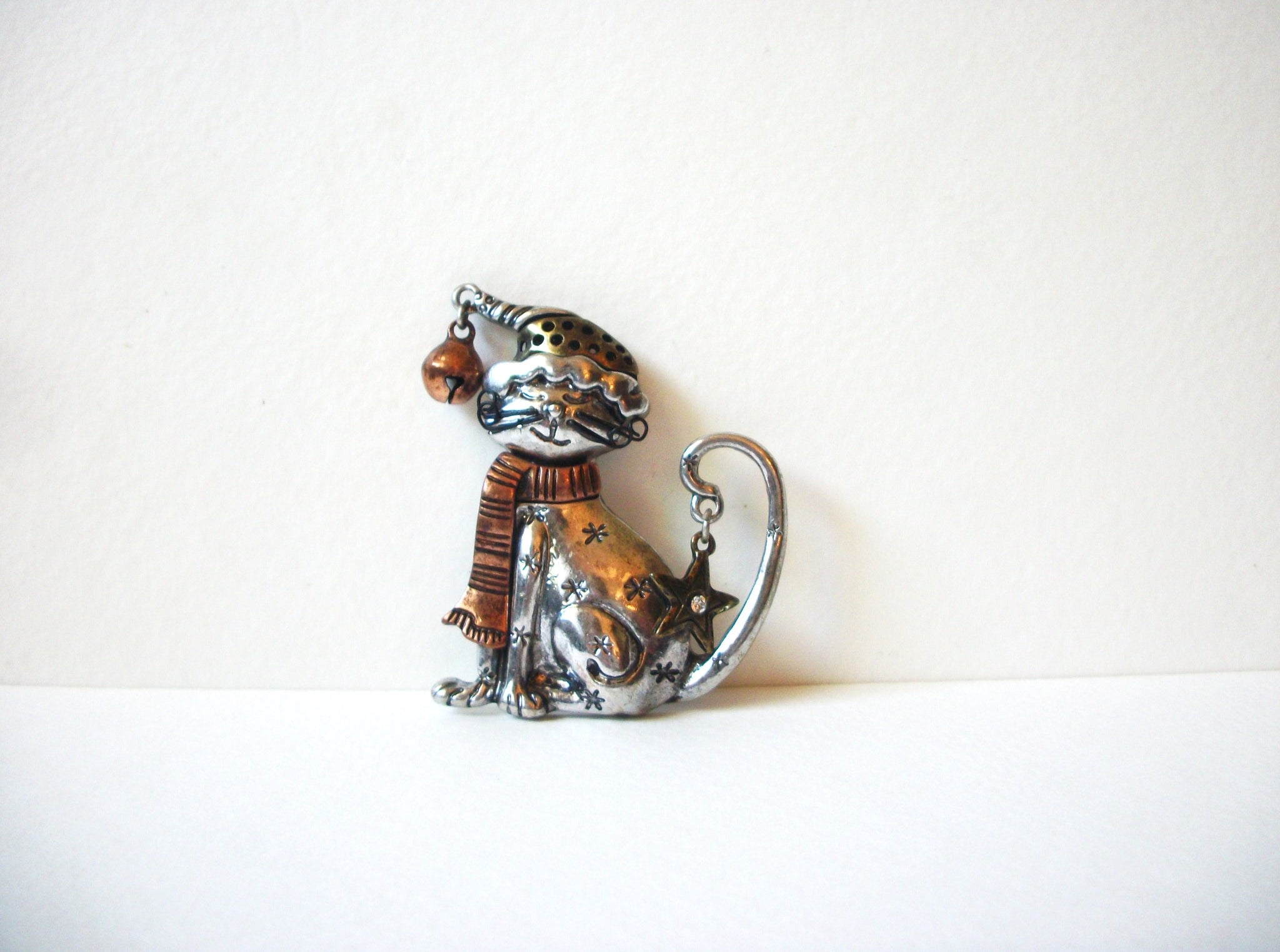 Vintage Cat Christmas Brooch 72120