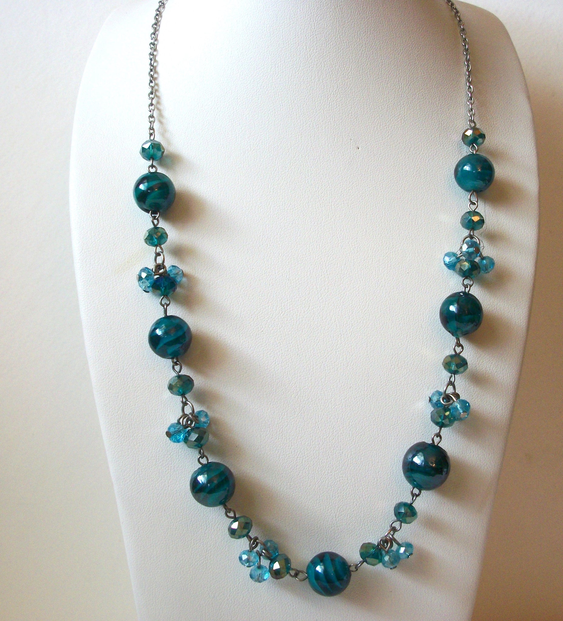 Vintage Turquoise Green Glass Necklace 72220