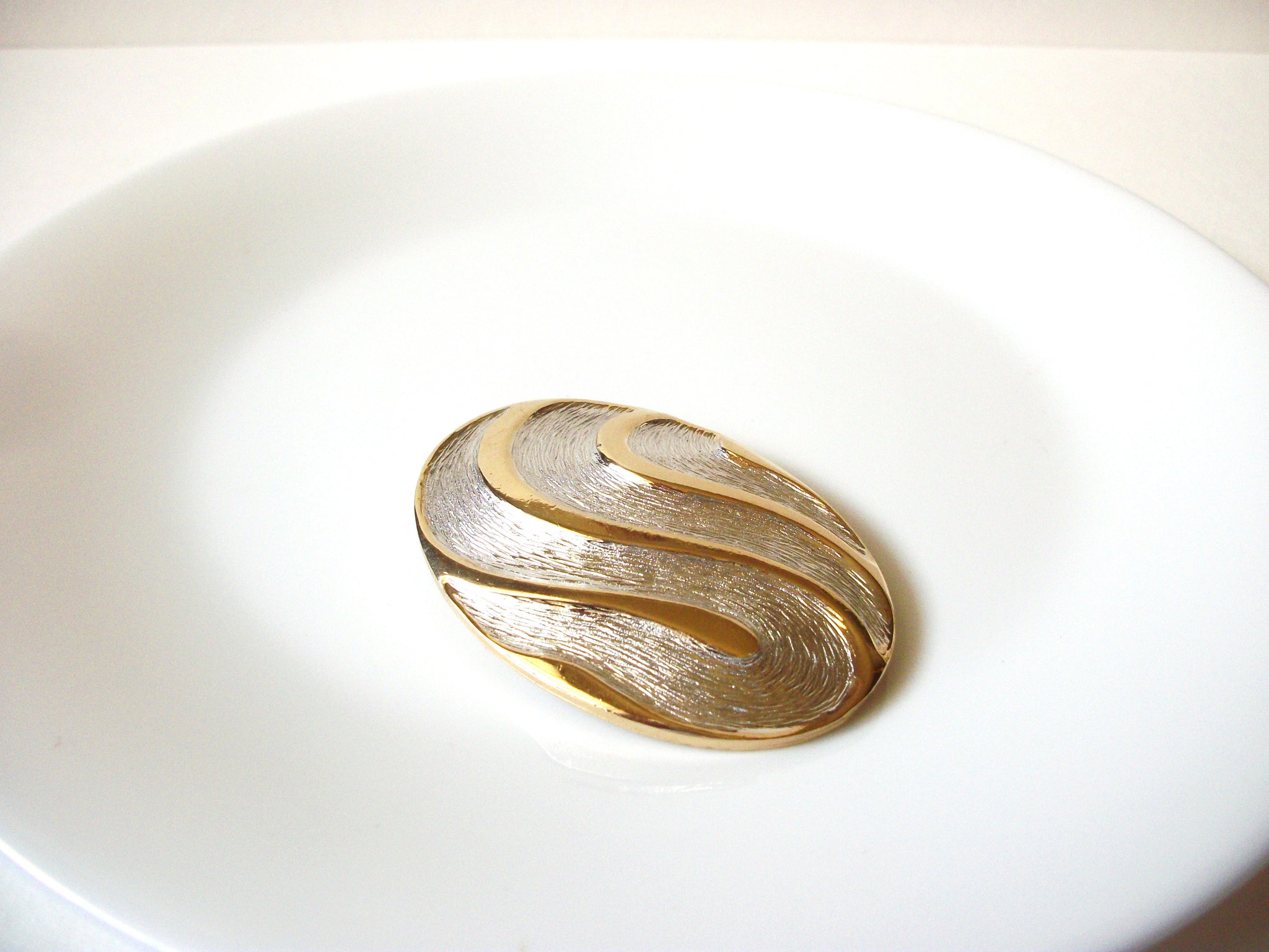 Vintage Gold Silver Brushed Metal Brooch 72320